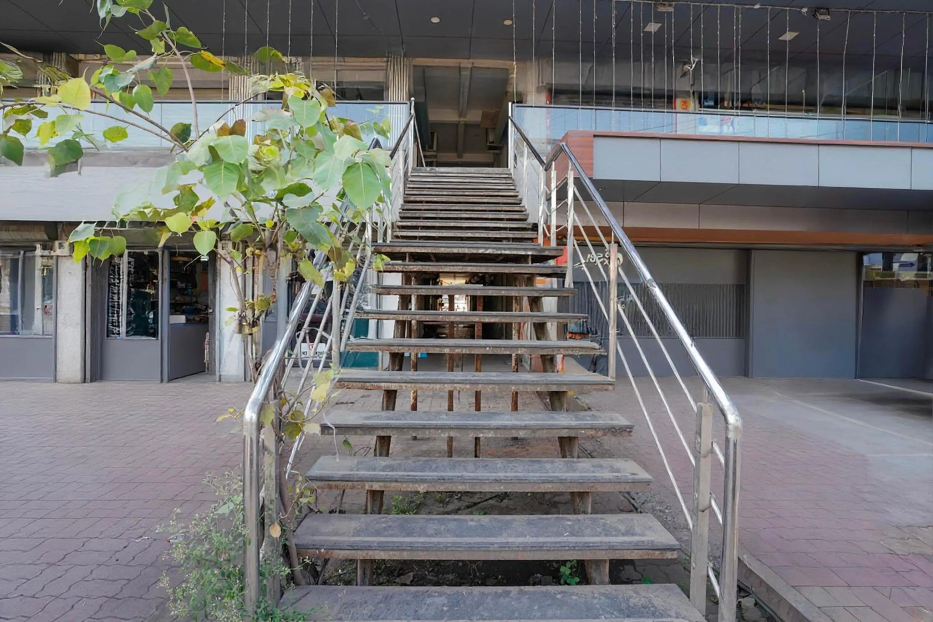 Facade/entrance in Hotel O Vapi GIDC Formerly Zion Inn