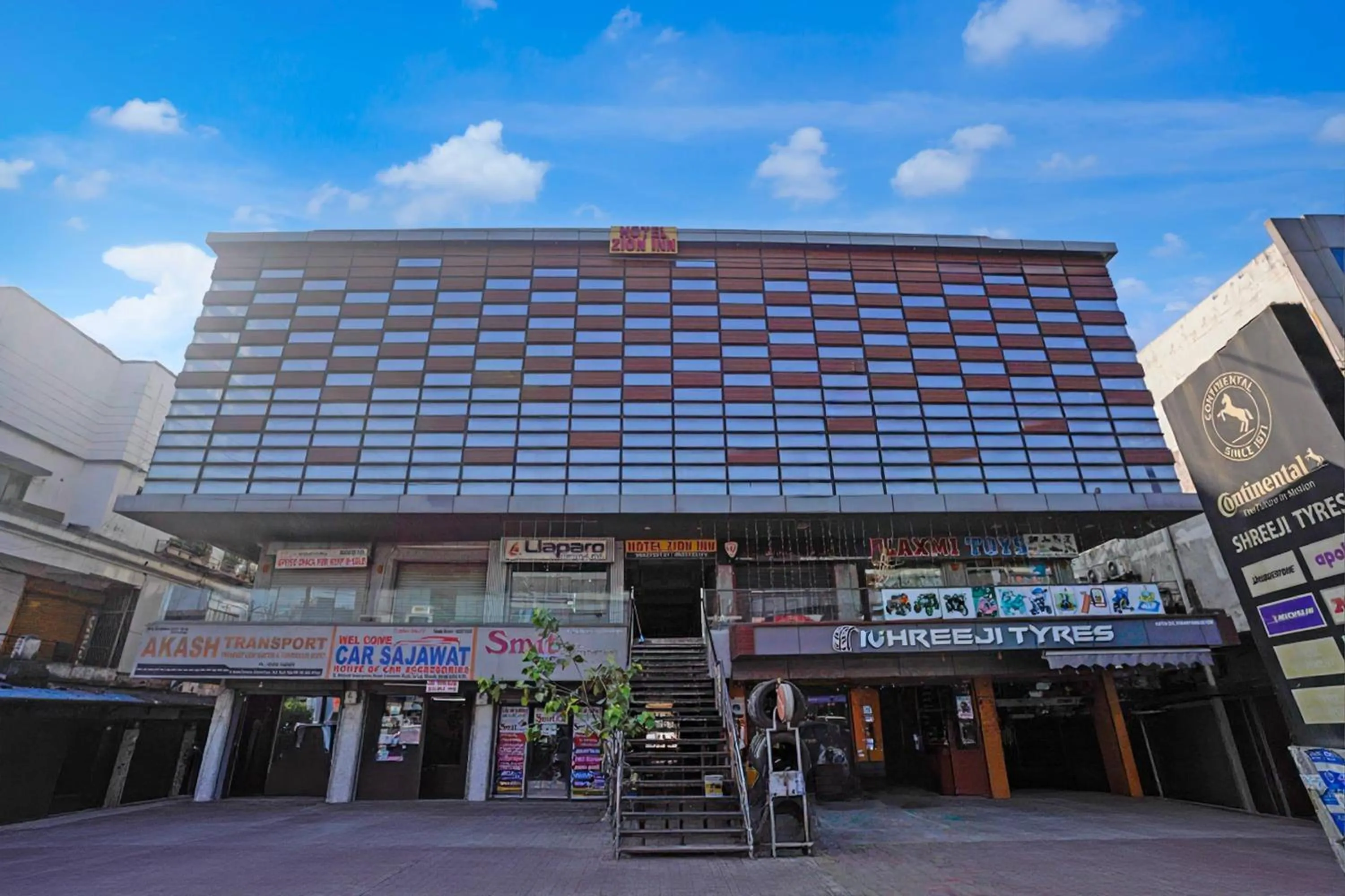 Facade/entrance in Hotel O Vapi GIDC Formerly Zion Inn