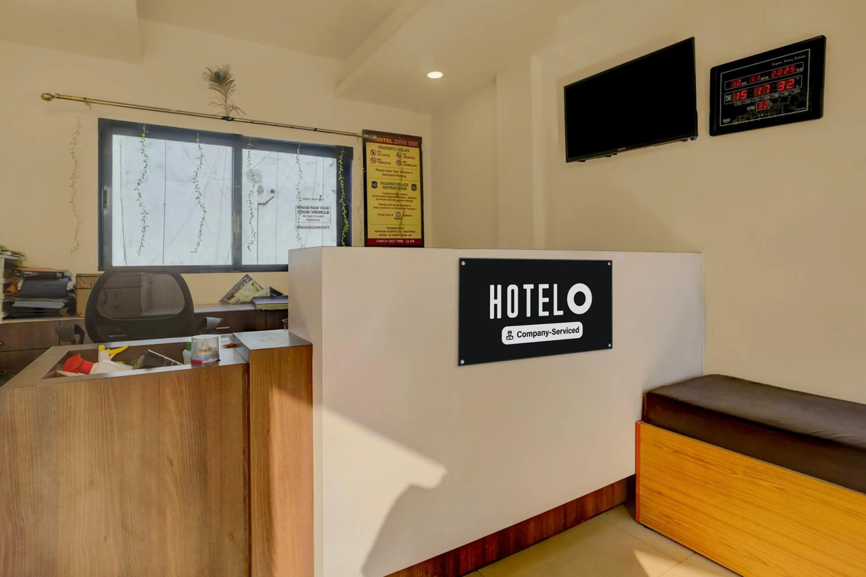 Lobby or reception in Hotel O Vapi GIDC Formerly Zion Inn