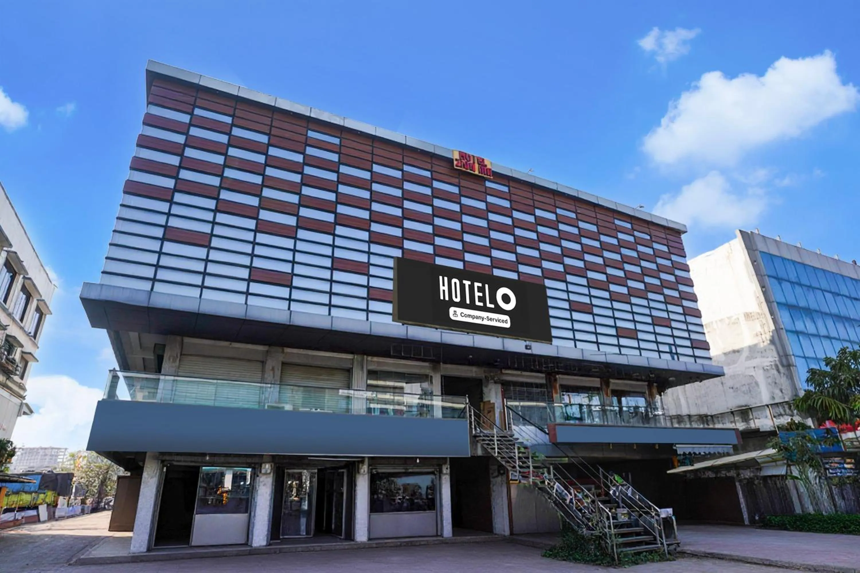 Facade/entrance in Hotel O Vapi GIDC Formerly Zion Inn