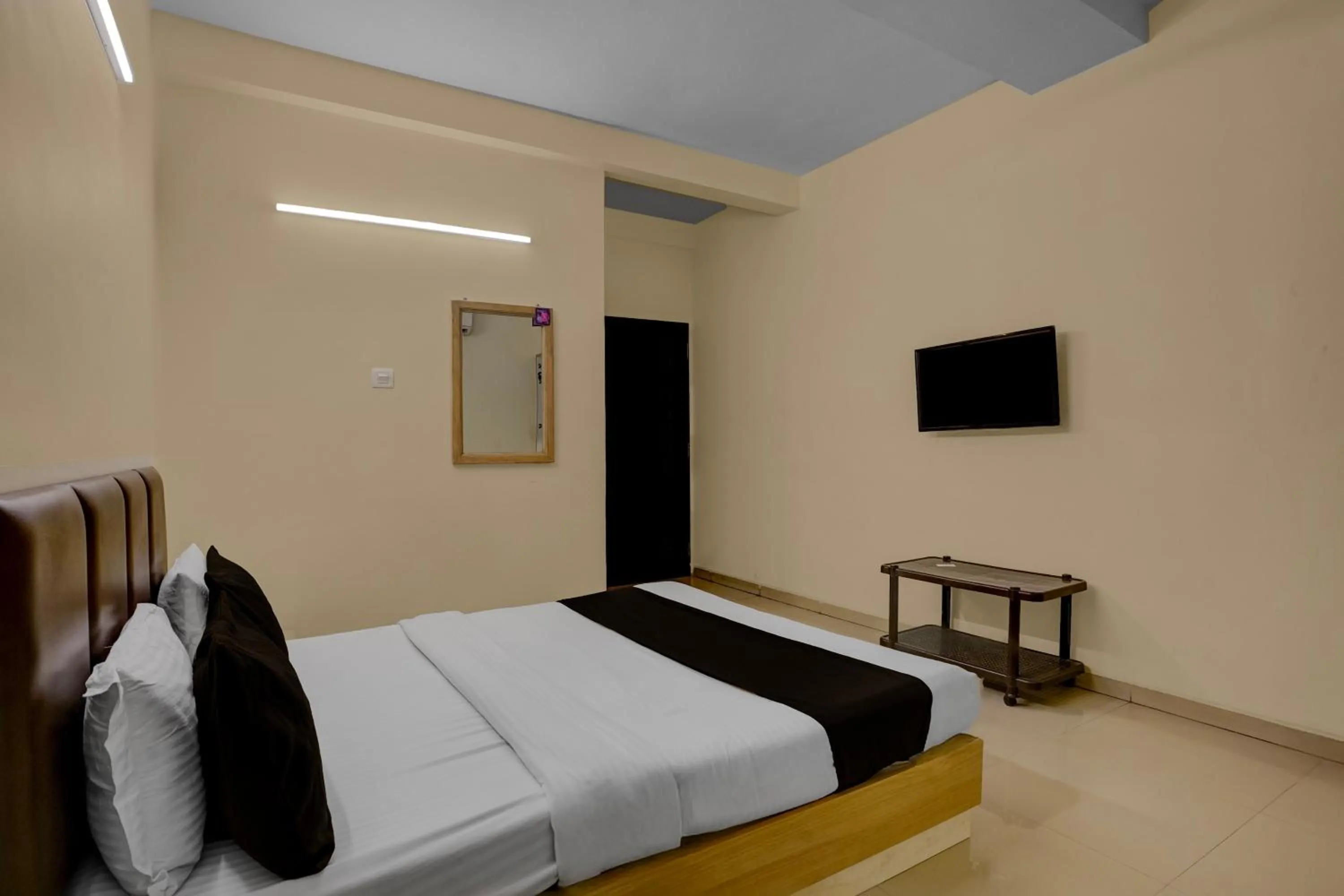 Bedroom, Bed in Hotel O Vapi GIDC Formerly Zion Inn