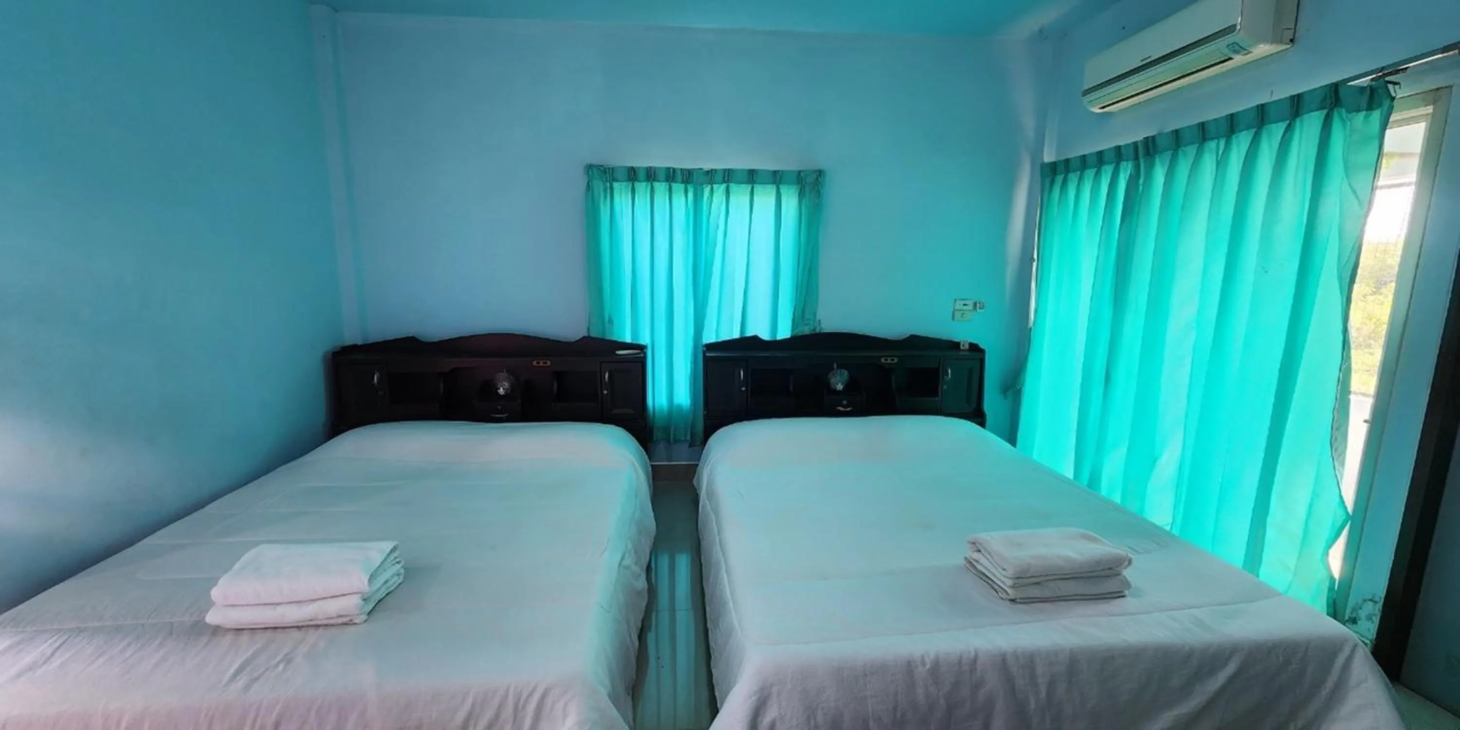 Bed in Chok Phikul Thong Resort