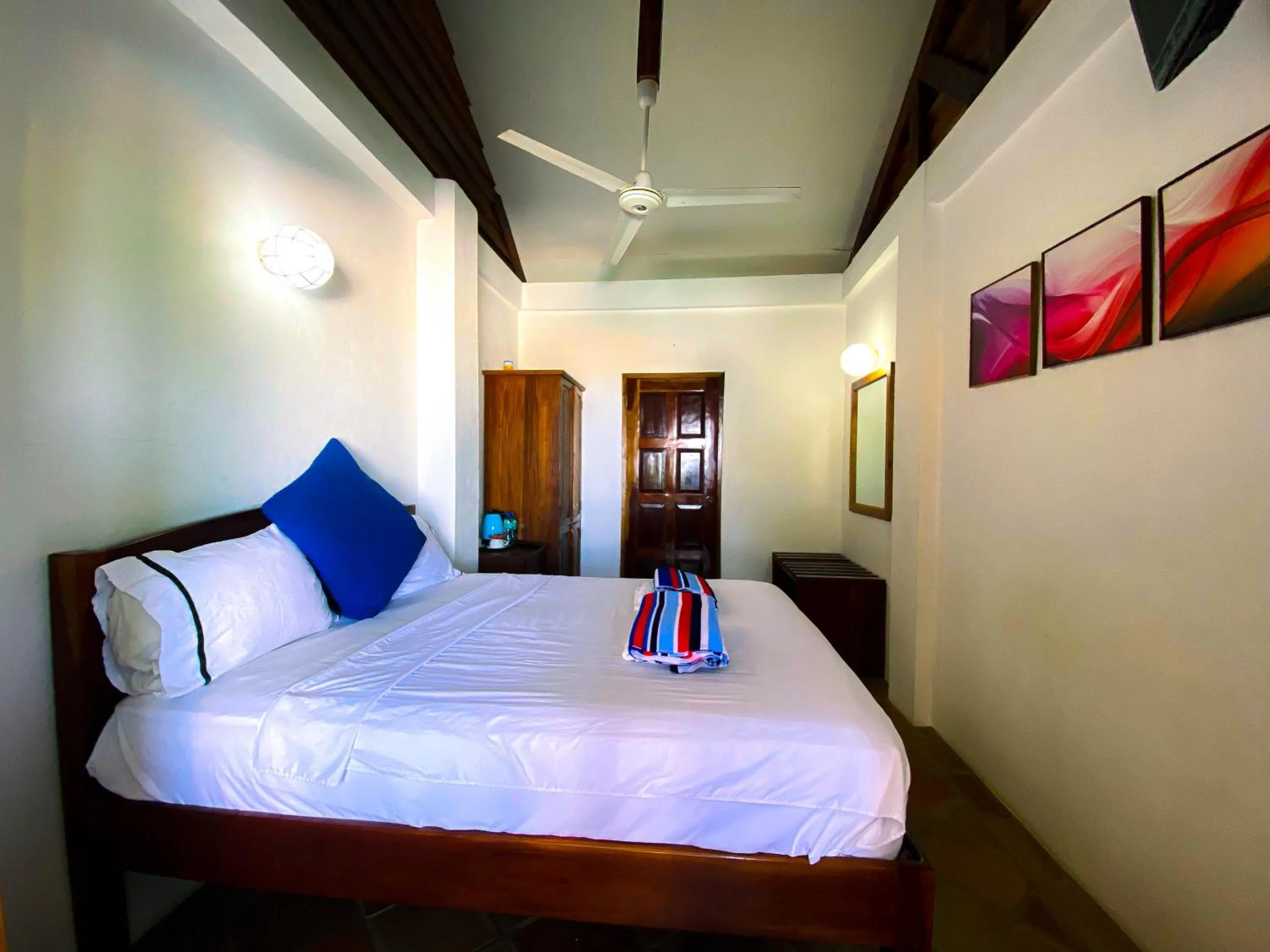 Bed in Rainbow Bay Beach & Dive Resort