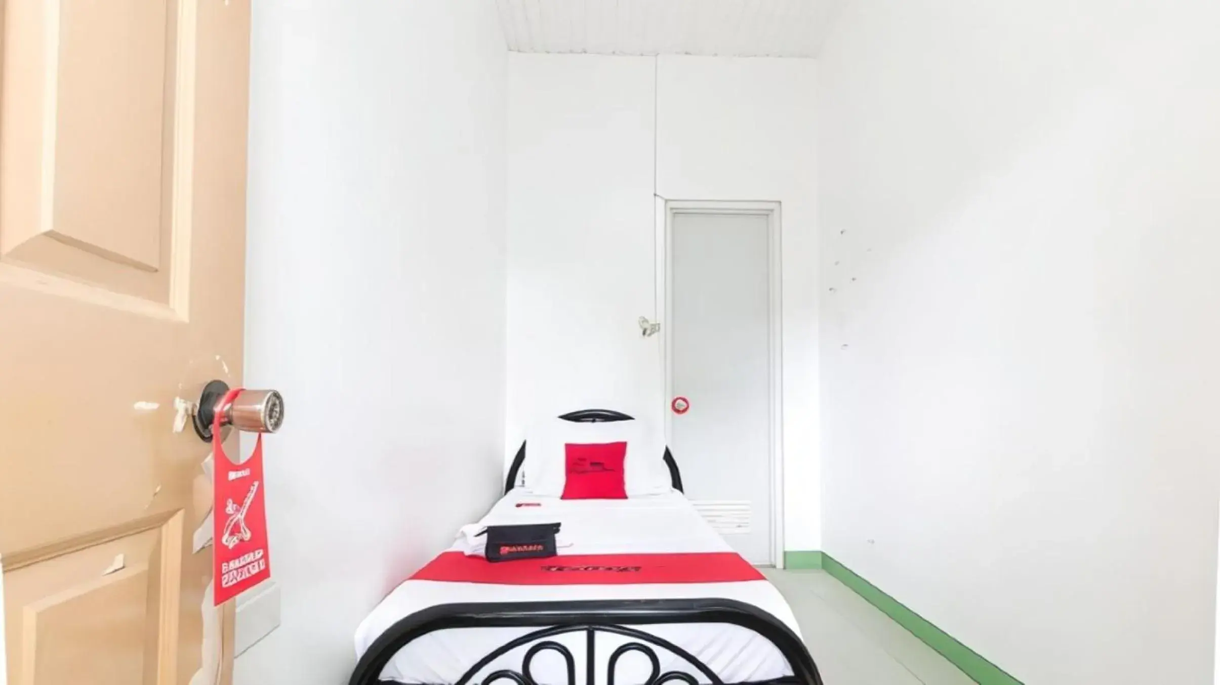 Bed in RedDoorz near Mariners Legazpi Bed in RedDoorz near Mariners Legazpi