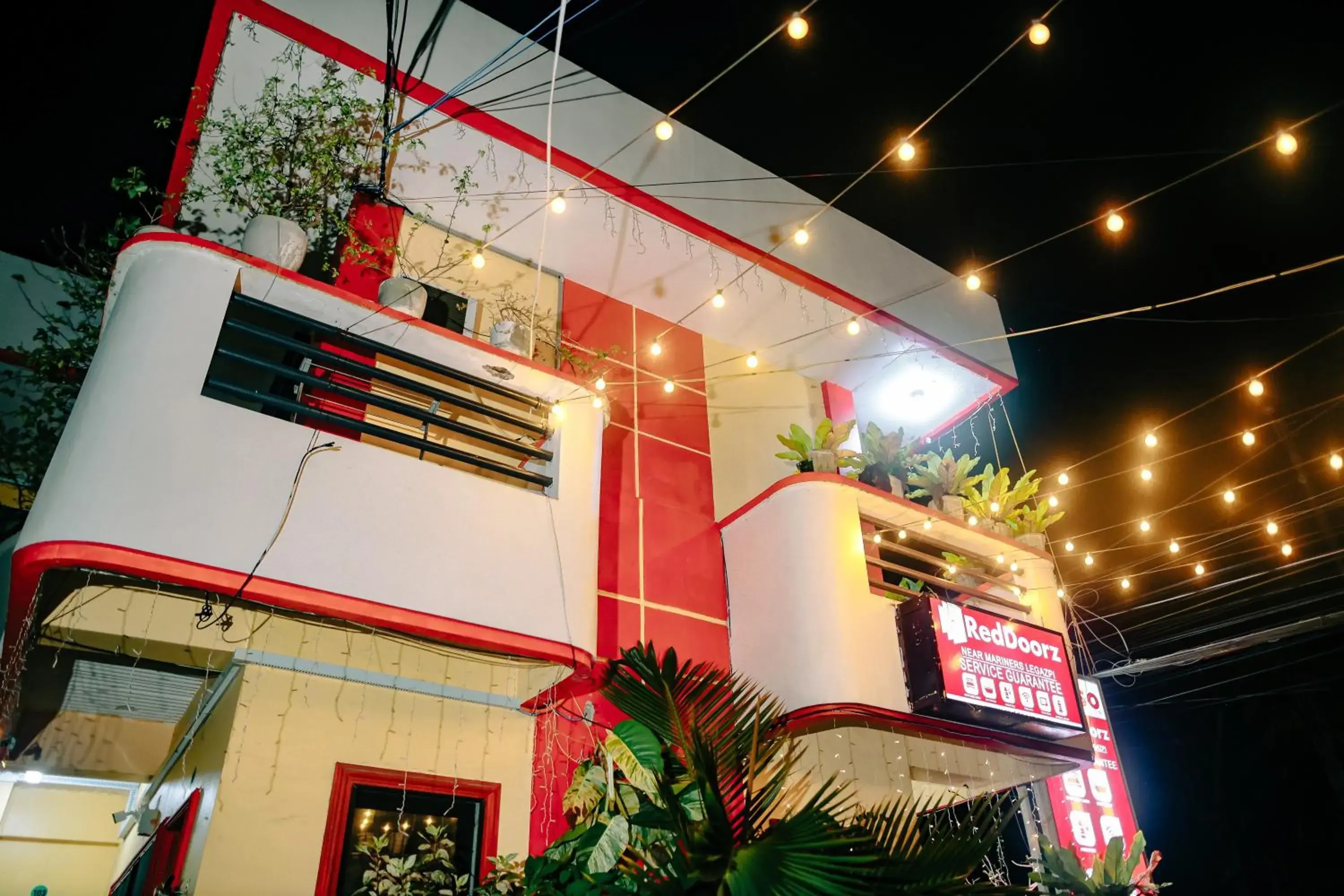 Property building in RedDoorz near Mariners Legazpi Property building in RedDoorz near Mariners Legazpi