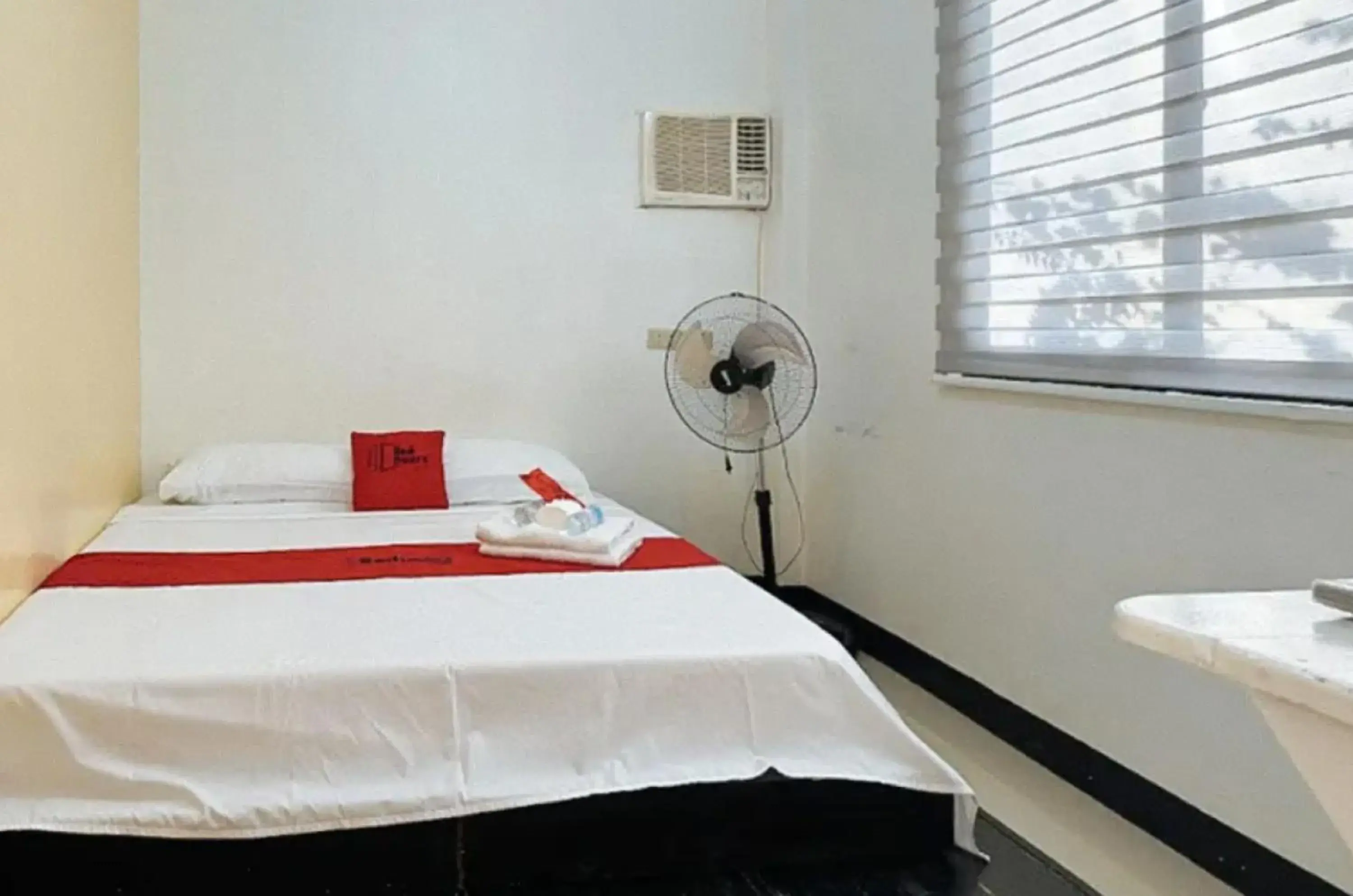 Bed in RedDoorz near Mariners Legazpi Bed in RedDoorz near Mariners Legazpi