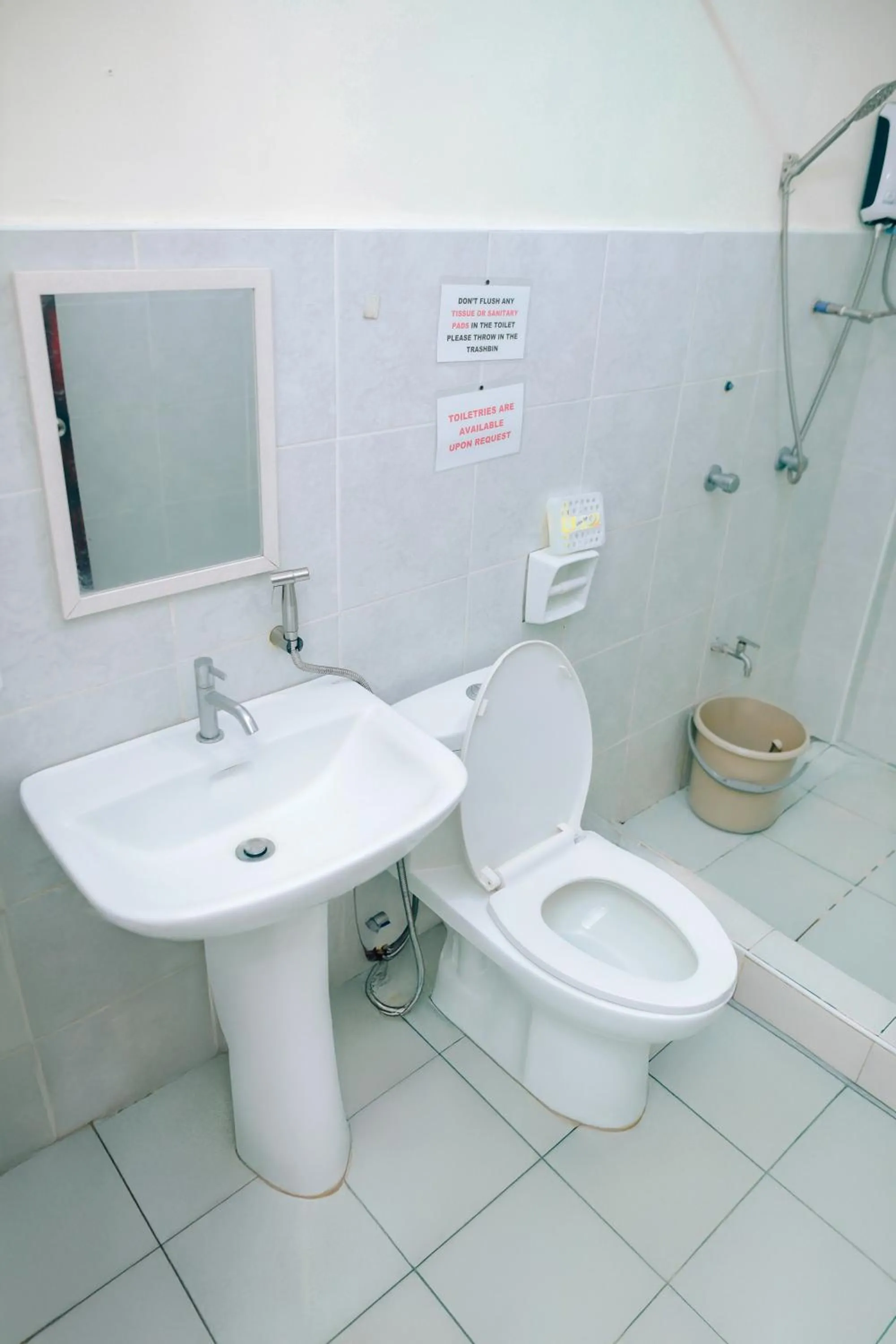 Shower in RedDoorz near Mariners Legazpi