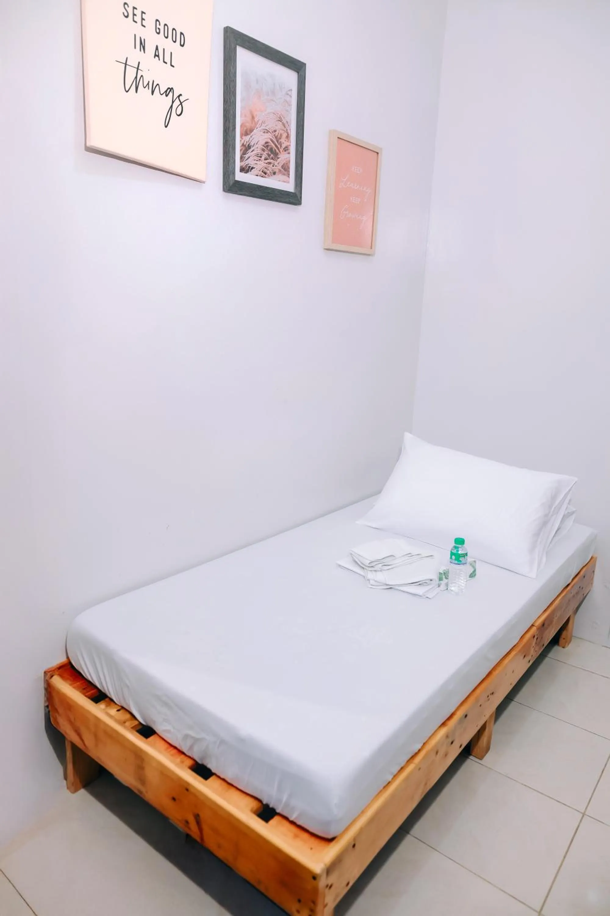 Bed in RedDoorz near Mariners Legazpi