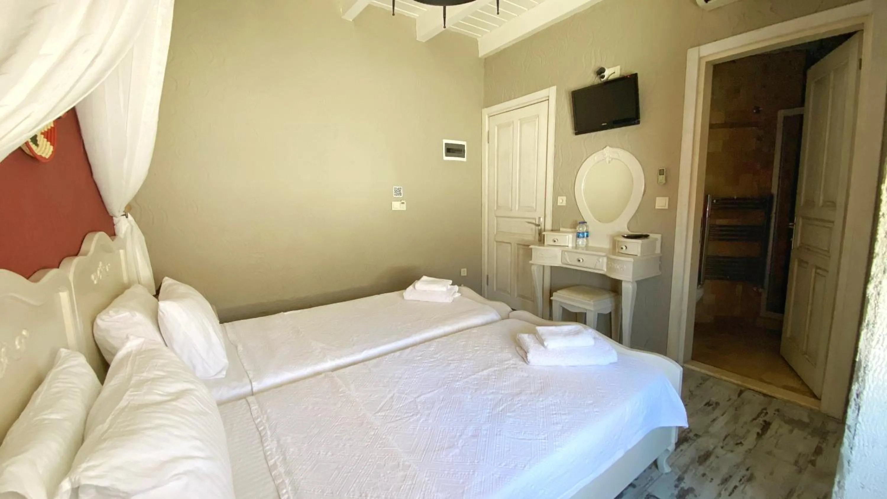 Photo of the whole room, Bed in Rue d'Azur Alaçatı