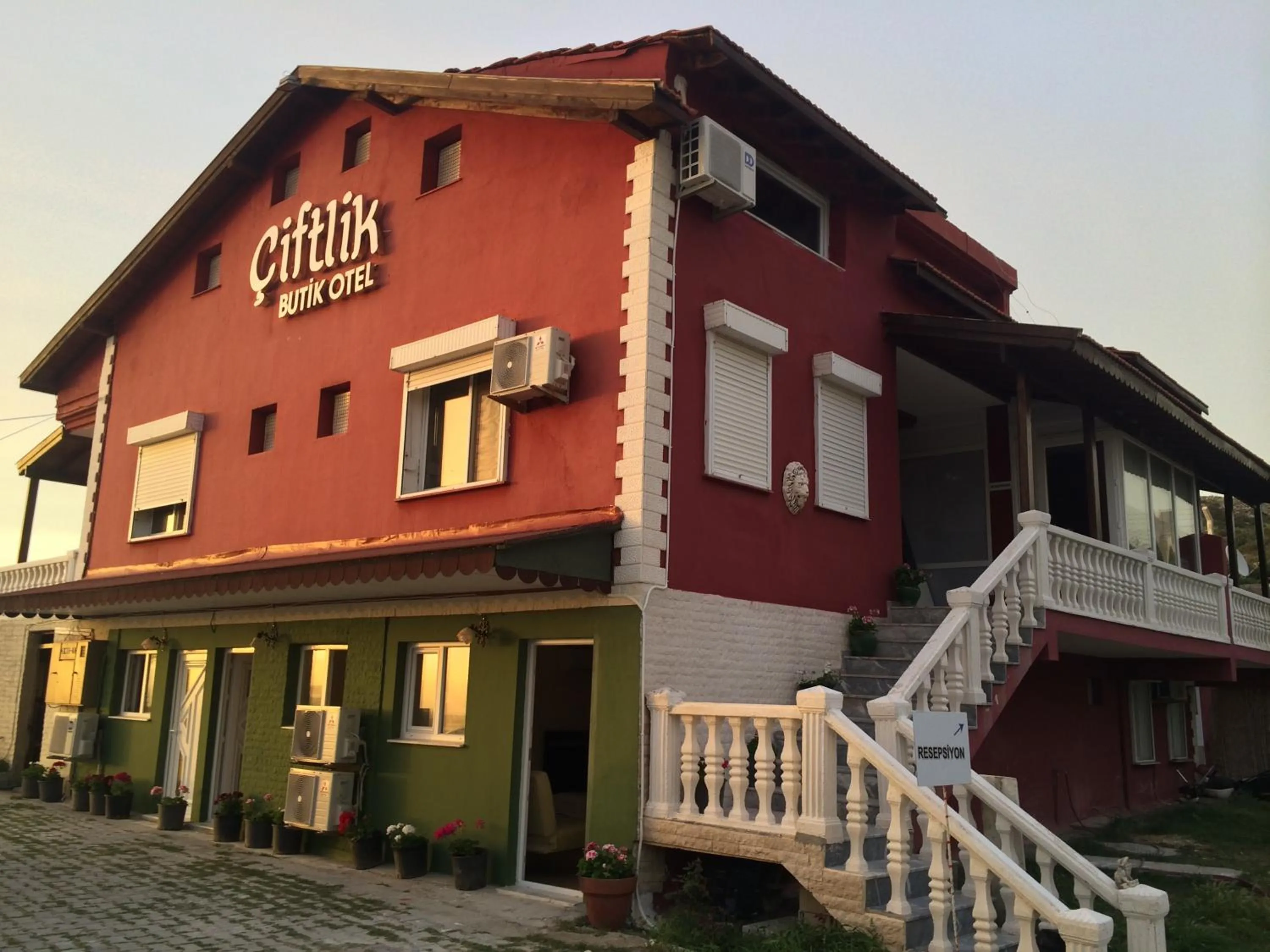 Facade/entrance in Ciftlik Hotel