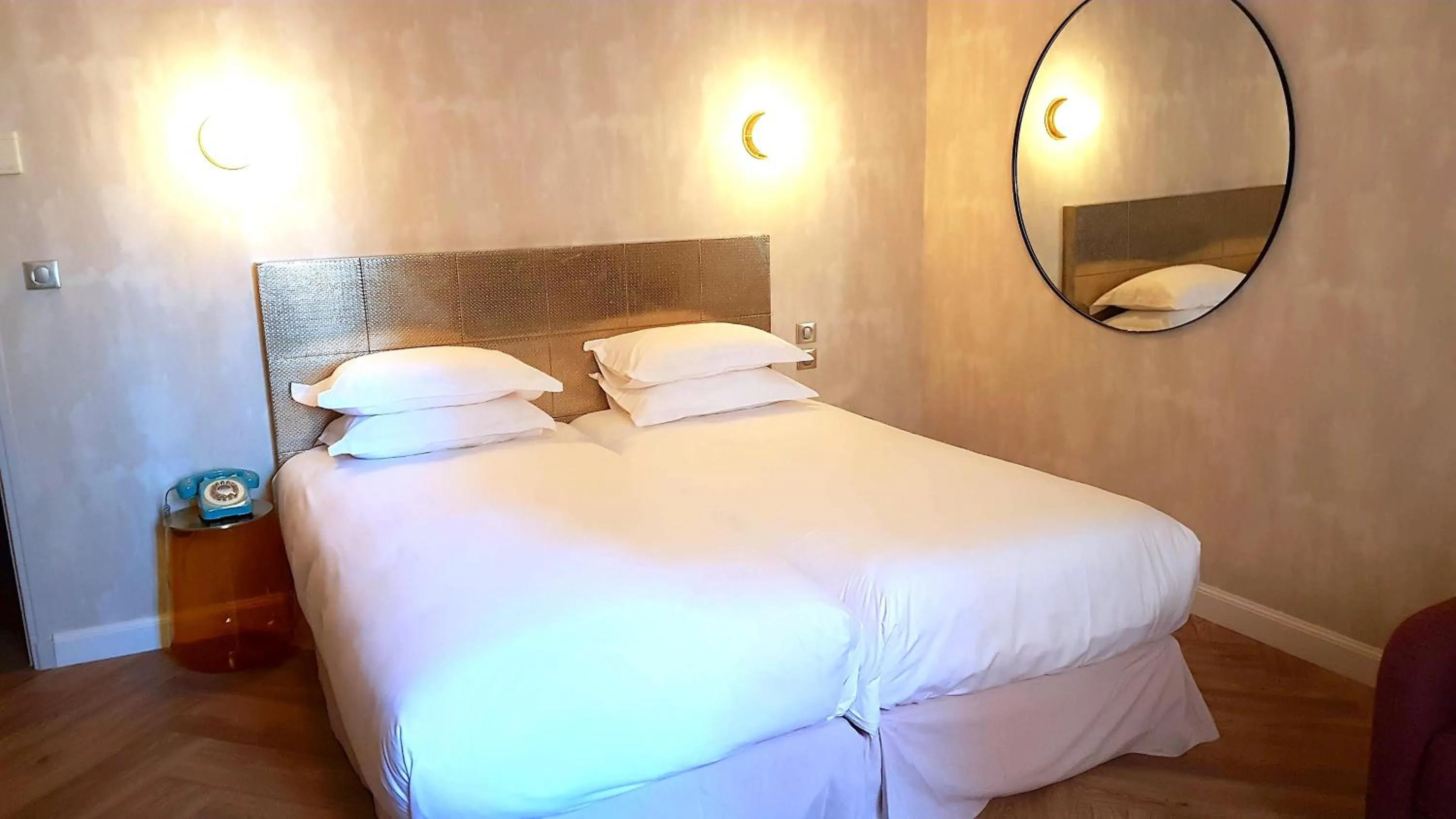 Photo of the whole room, Bed in Hôtel L'orque Bleue