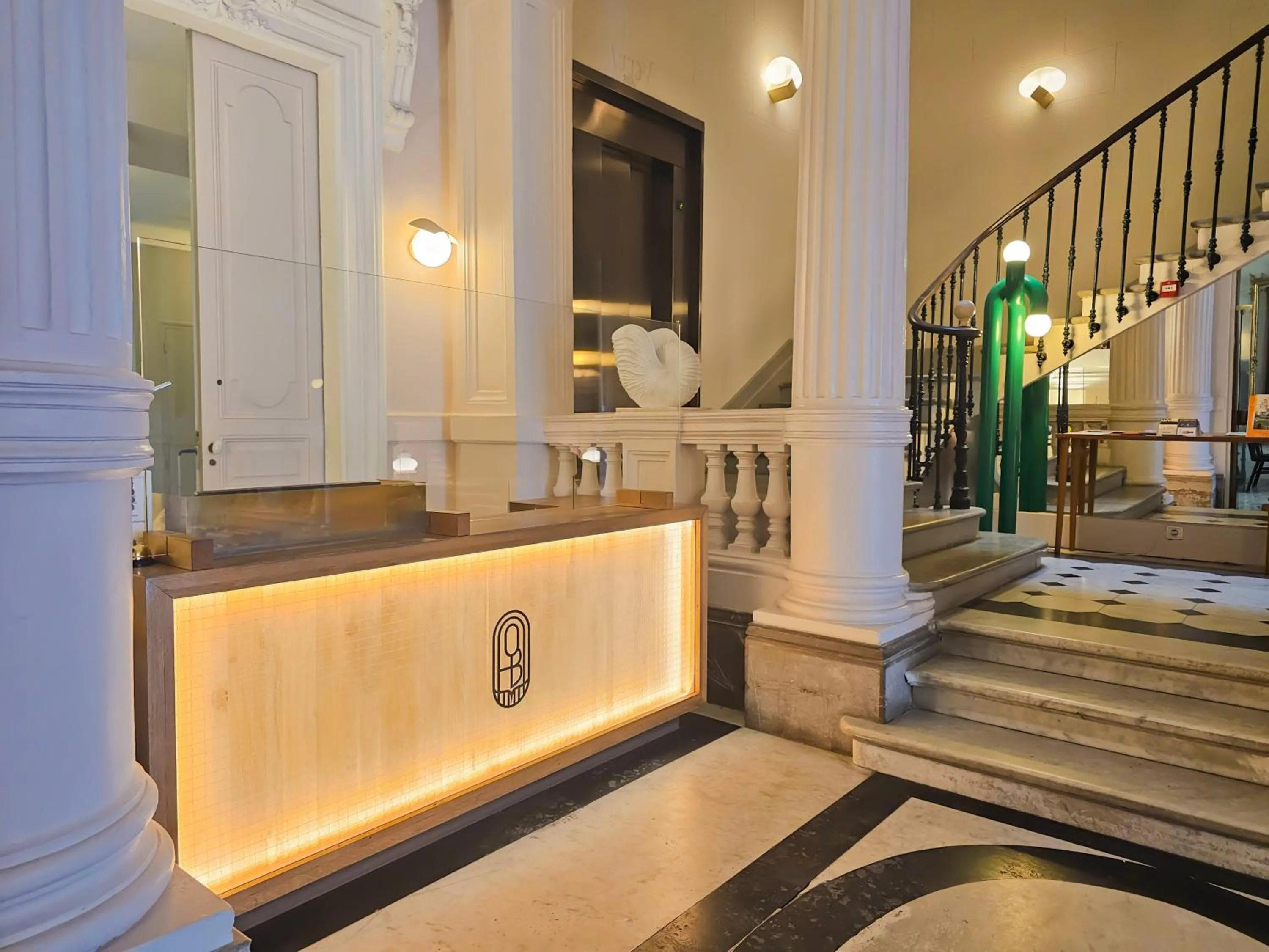 Lobby or reception in Hôtel L'orque Bleue