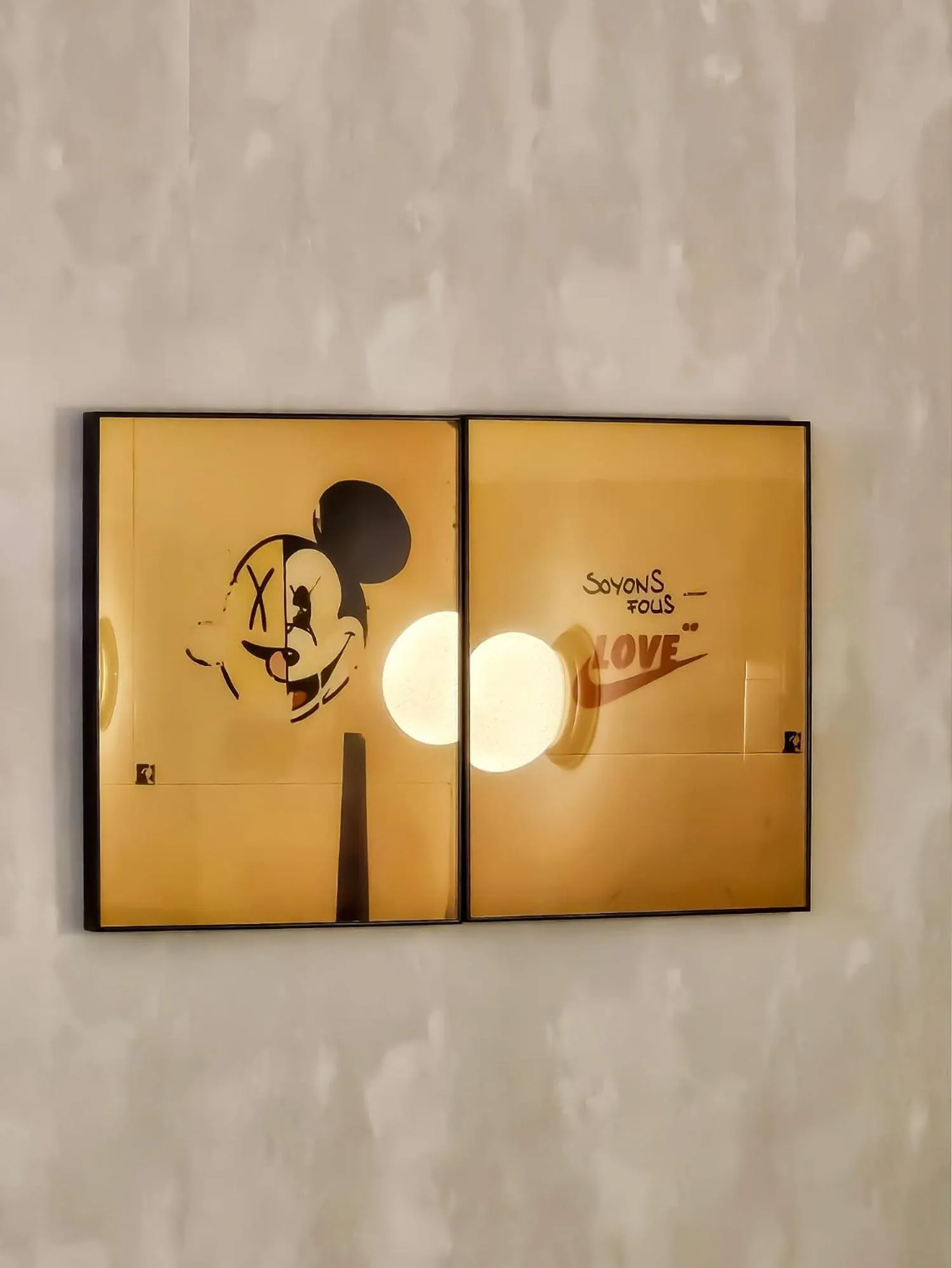 Decorative detail in Hôtel L'orque Bleue