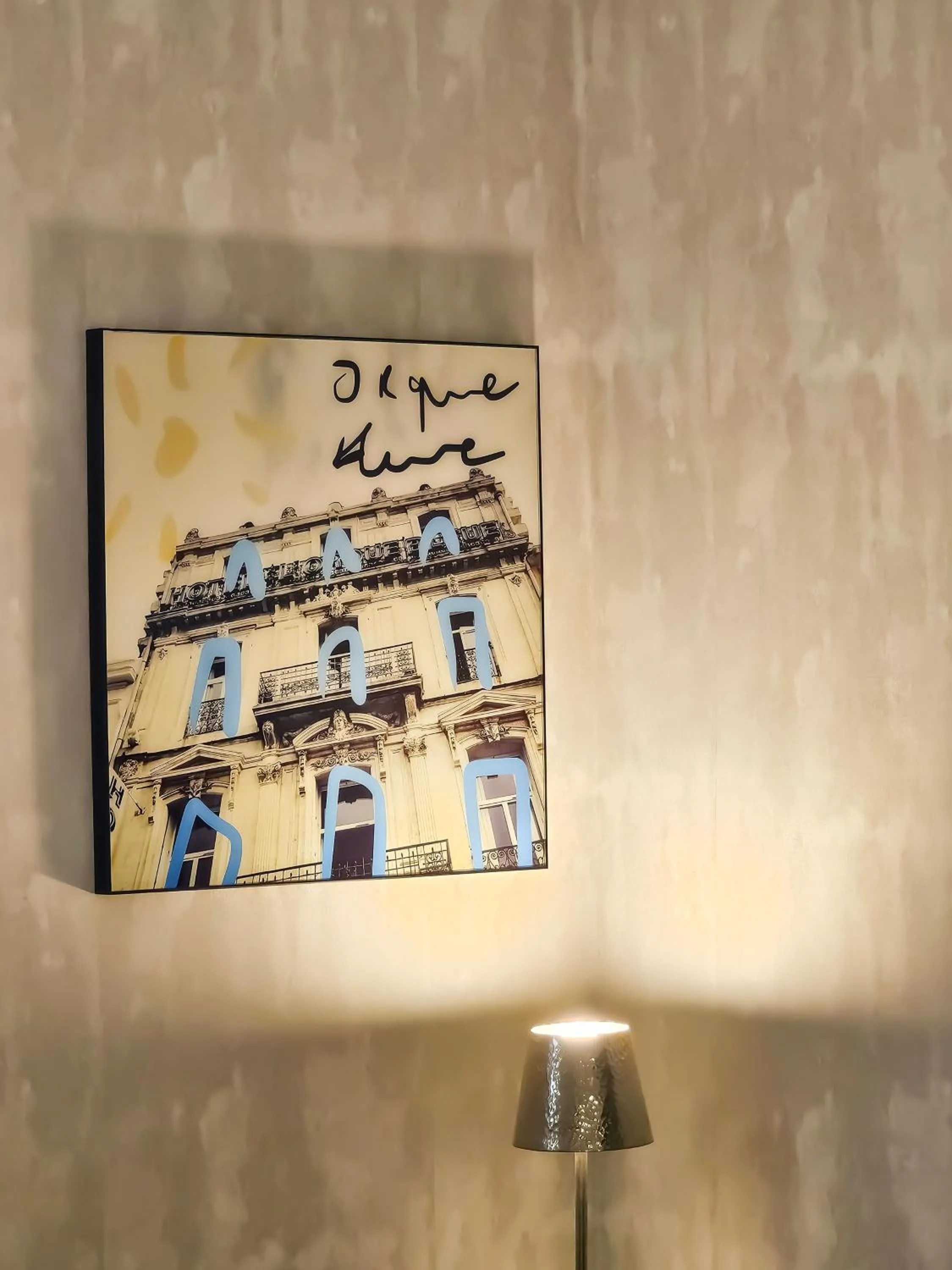 Decorative detail in Hôtel L'orque Bleue