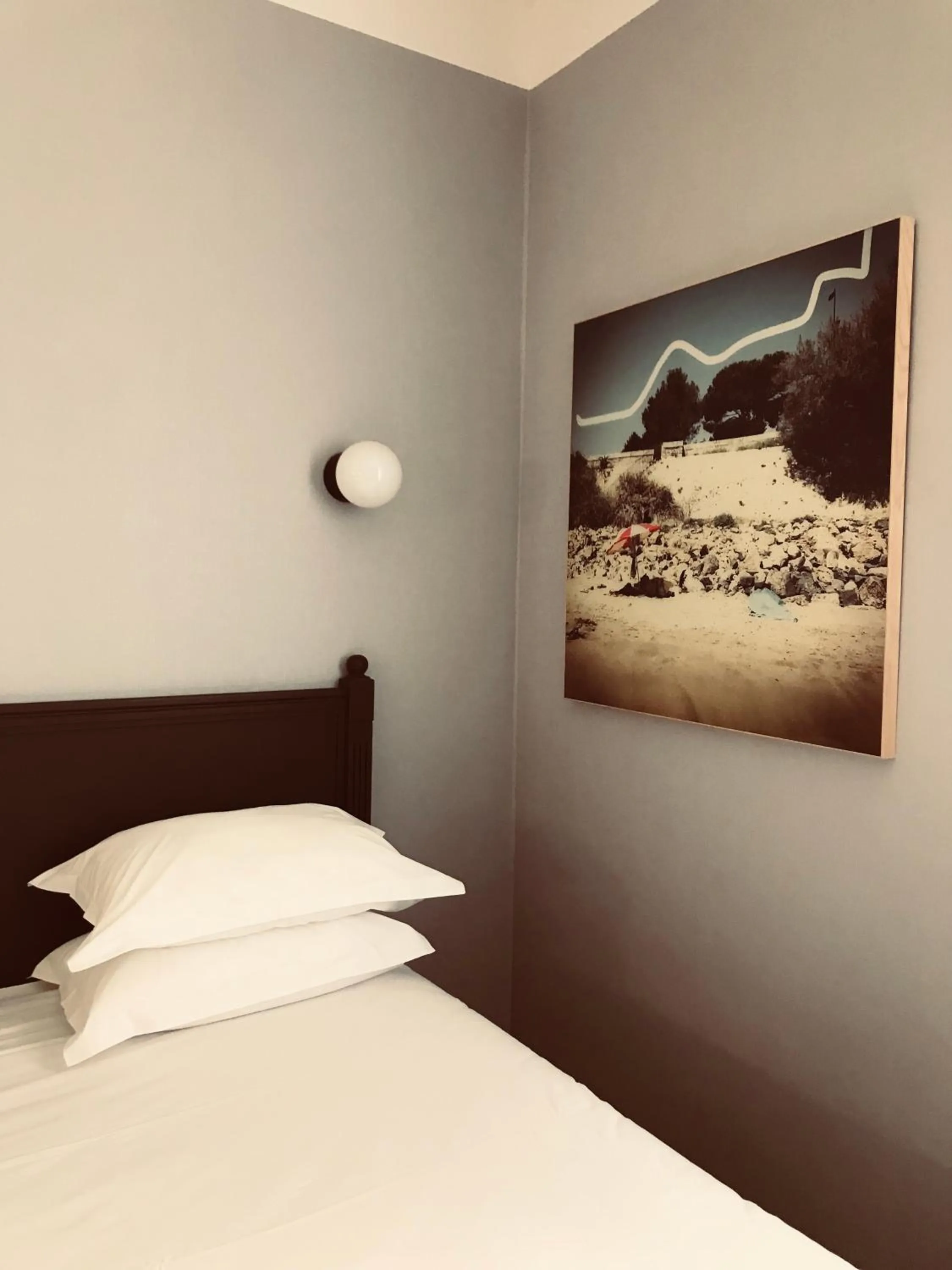 Decorative detail, Bed in Hôtel L'orque Bleue