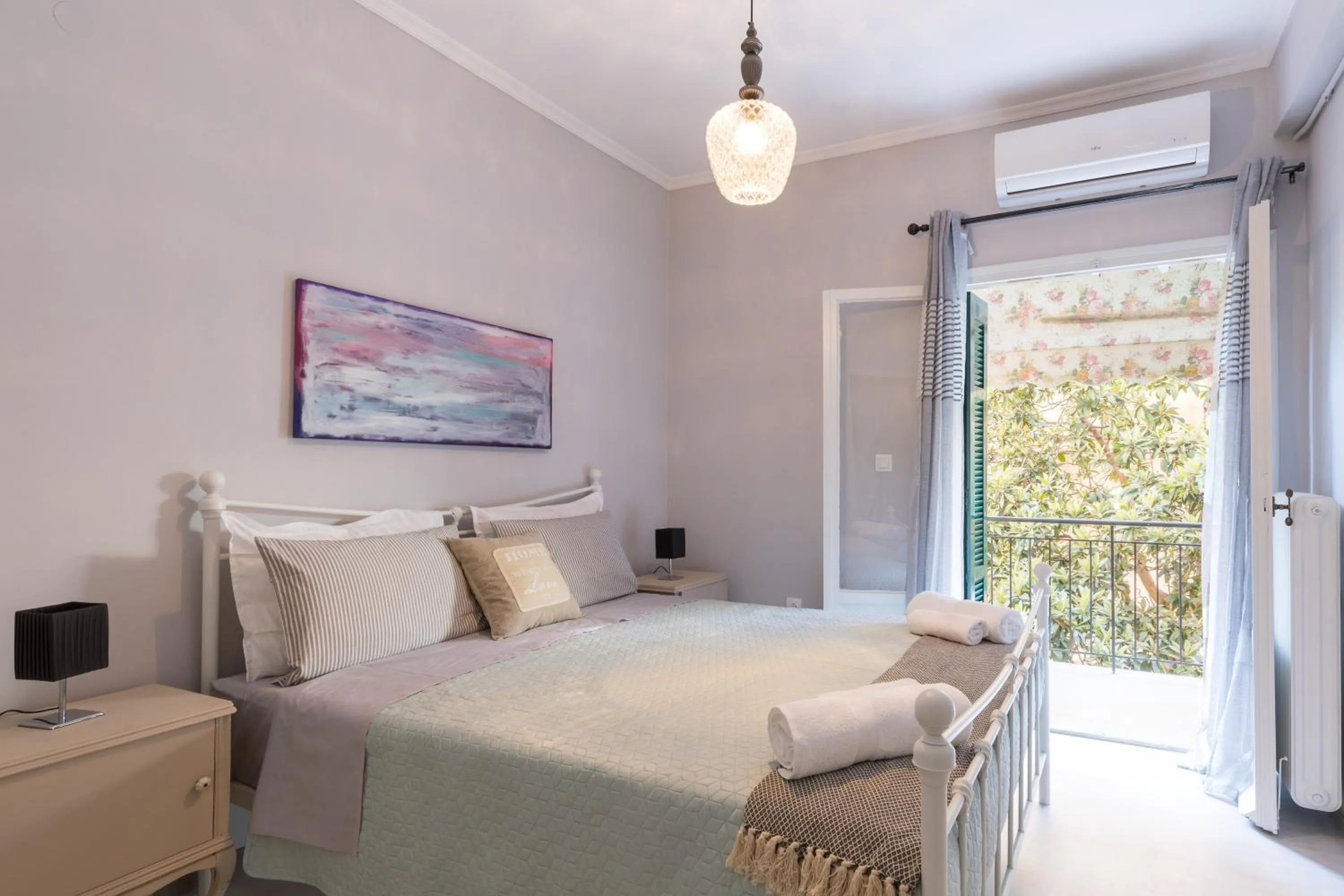 Stylish, comfy apartment by Konnect, Corfu city center