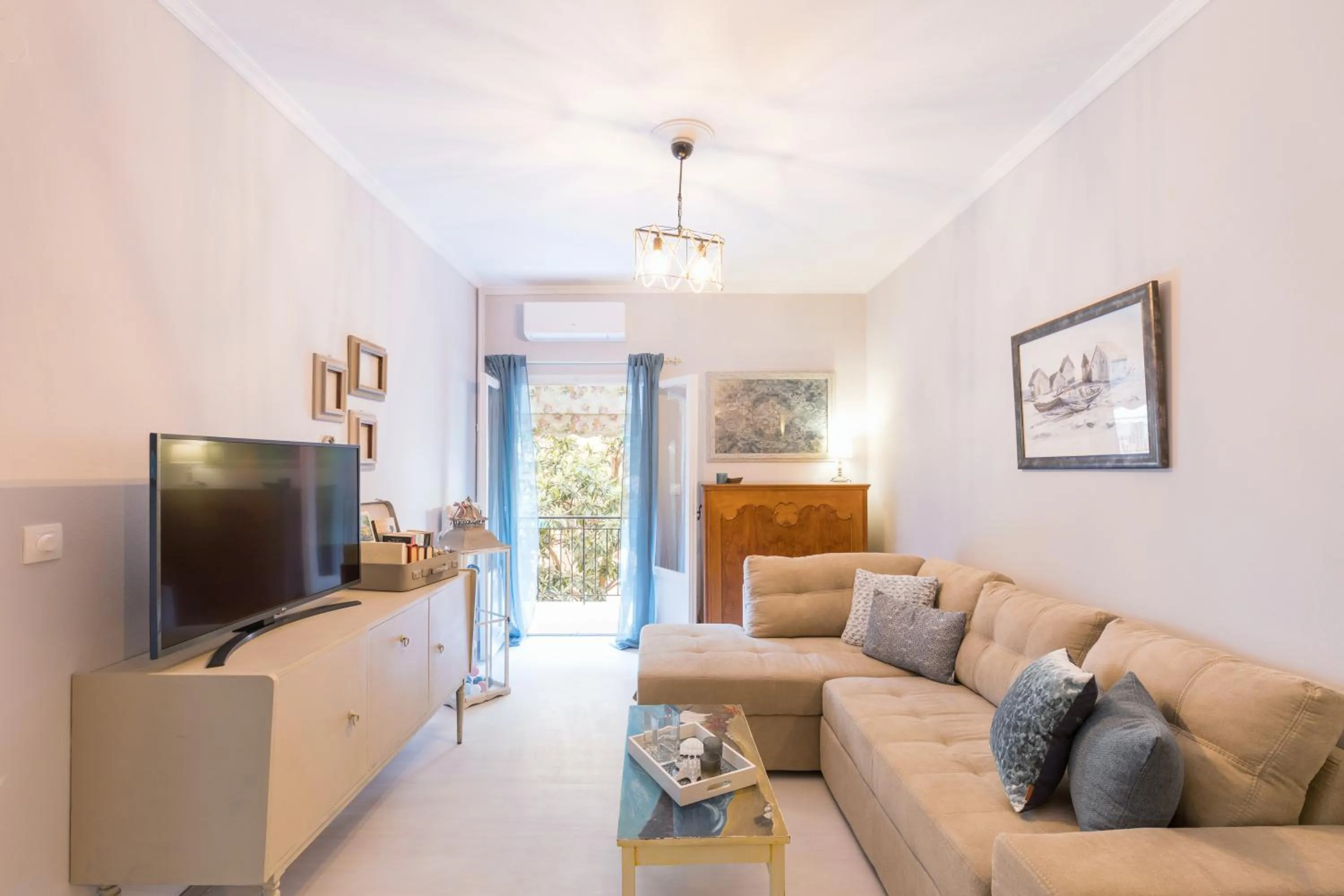 Stylish, comfy apartment by Konnect, Corfu city center