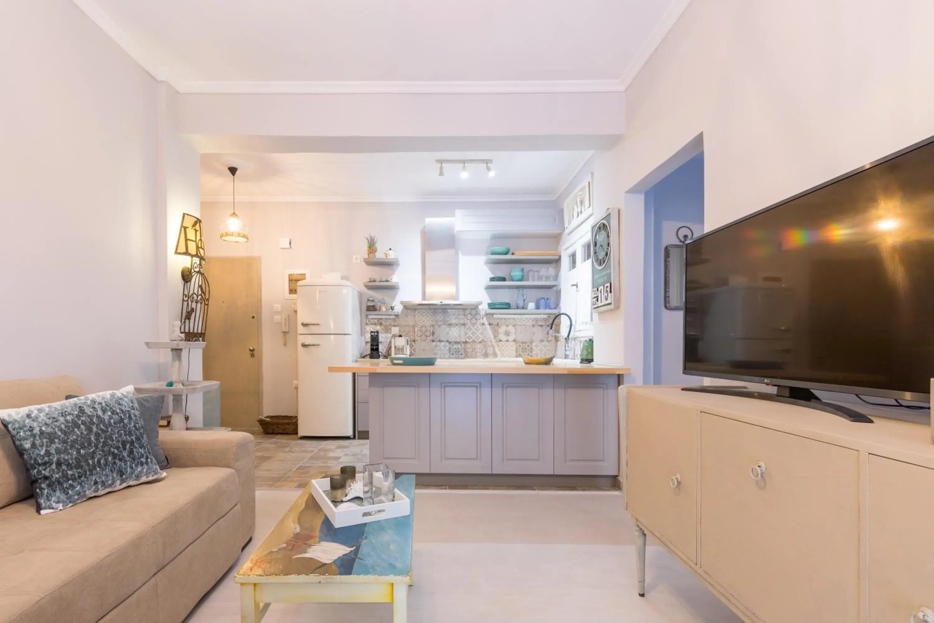 Stylish, comfy apartment by Konnect, Corfu city center Stylish, comfy apartment by Konnect, Corfu city center