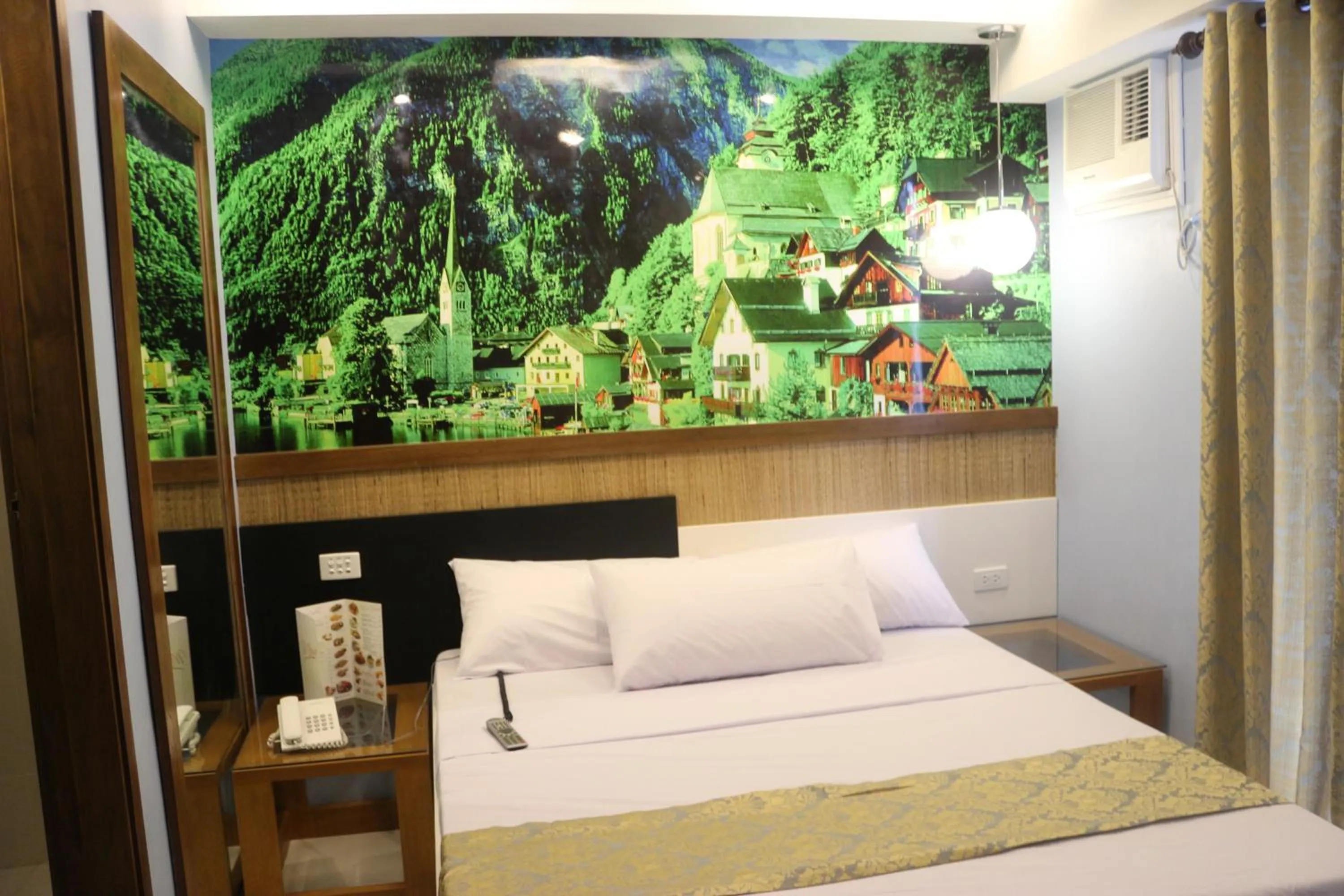 Bed in Eurotel Boracay