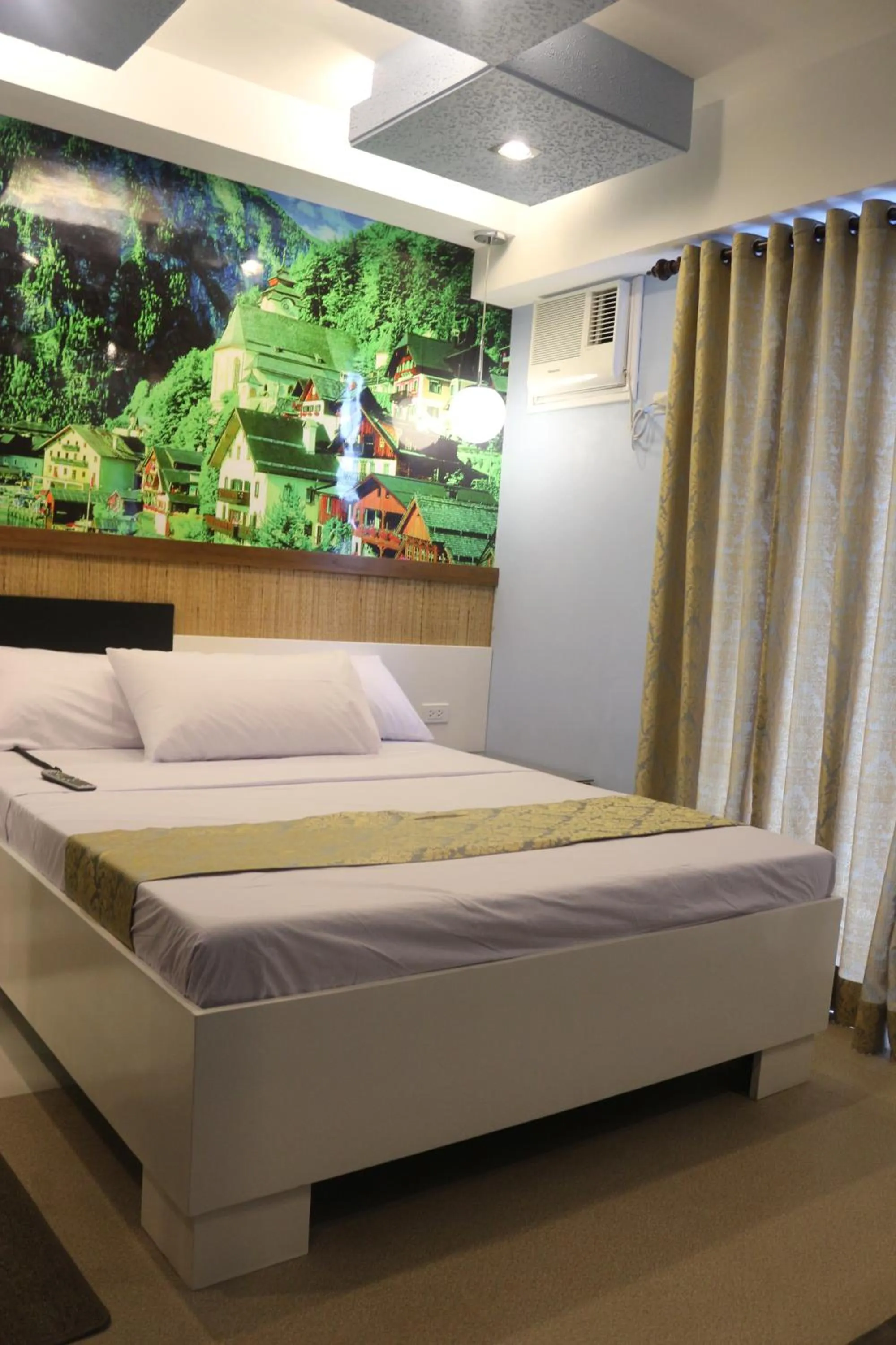 Bed in Eurotel Boracay