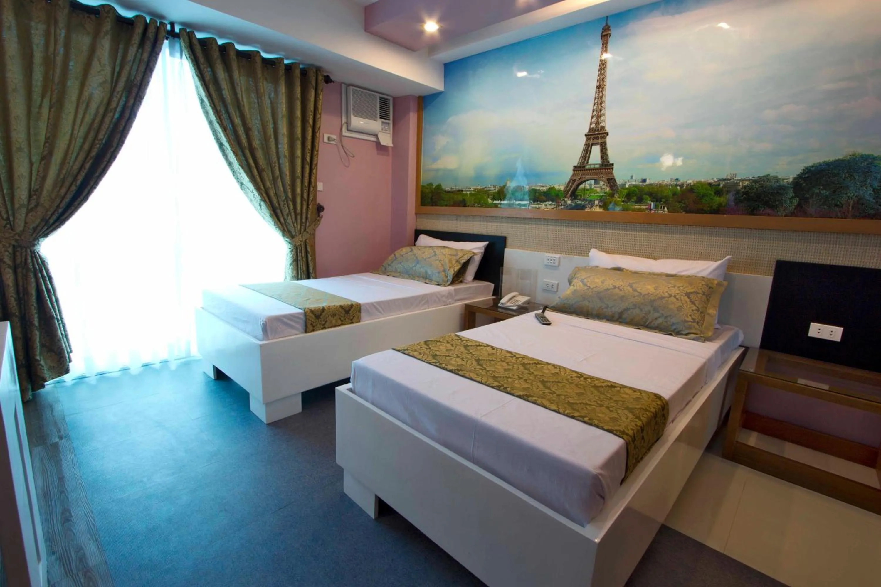 Bed in Eurotel Boracay