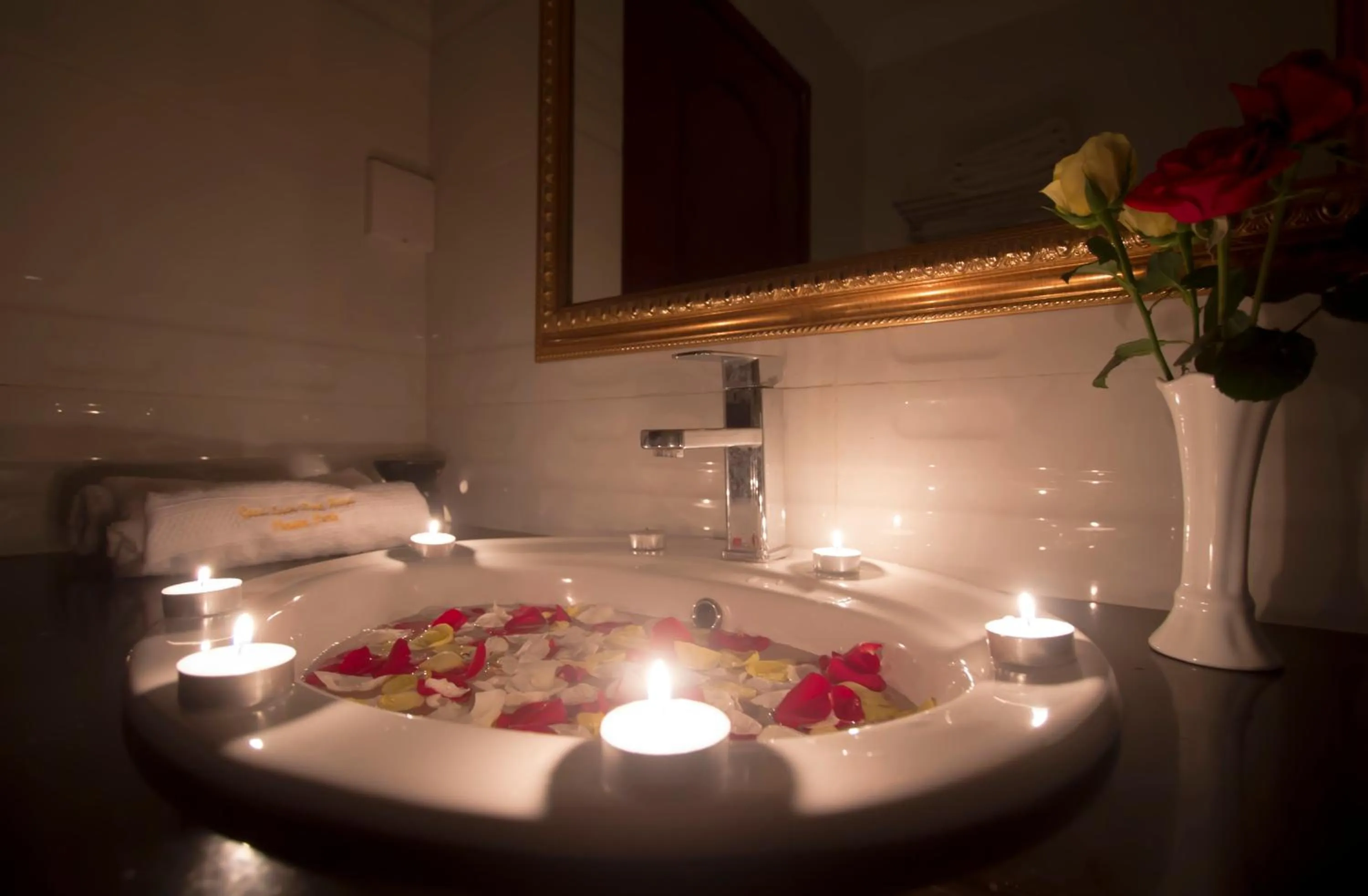 Bathroom in Good Luck Day Hotel & Apartment