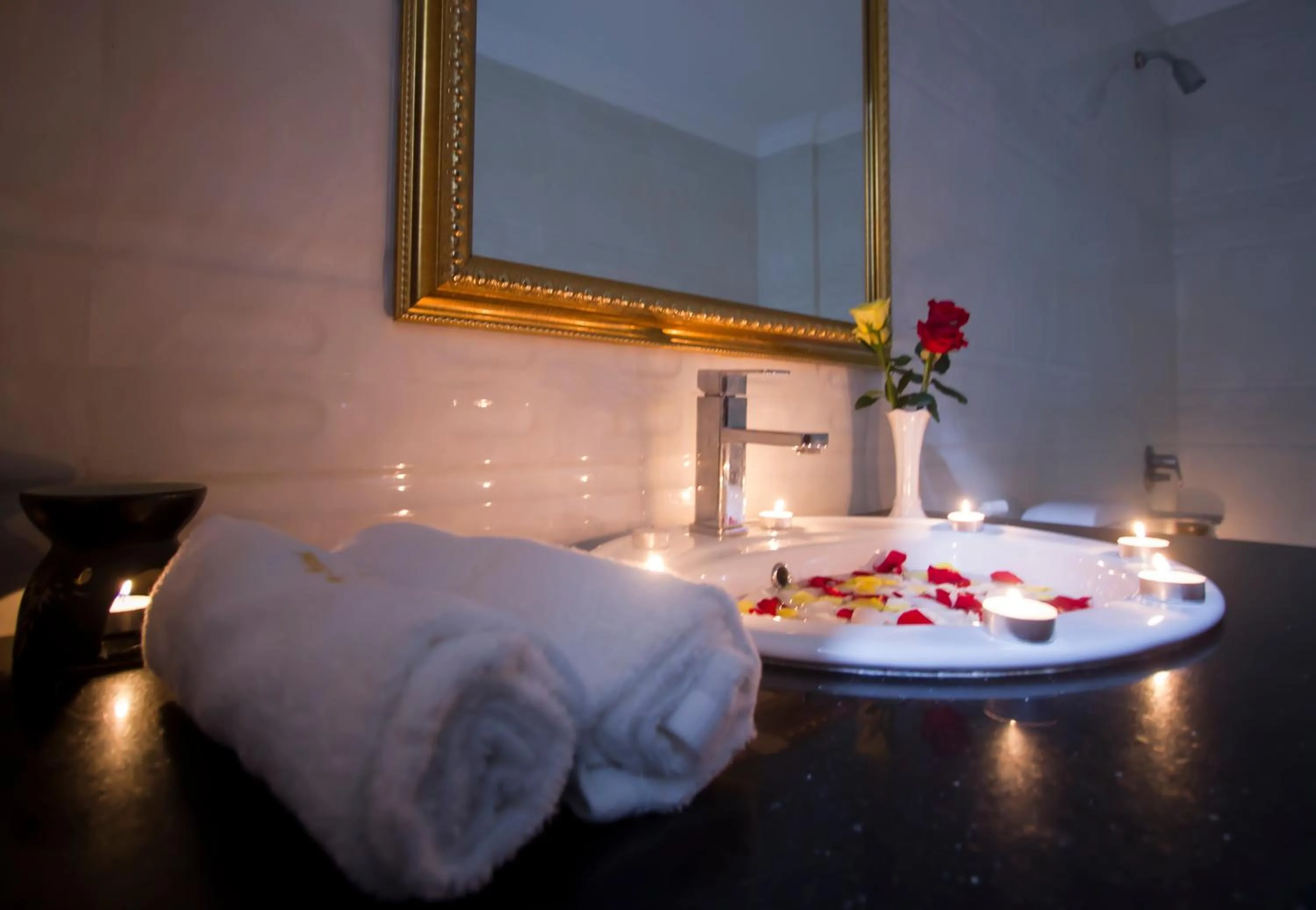 Bathroom in Good Luck Day Hotel & Apartment