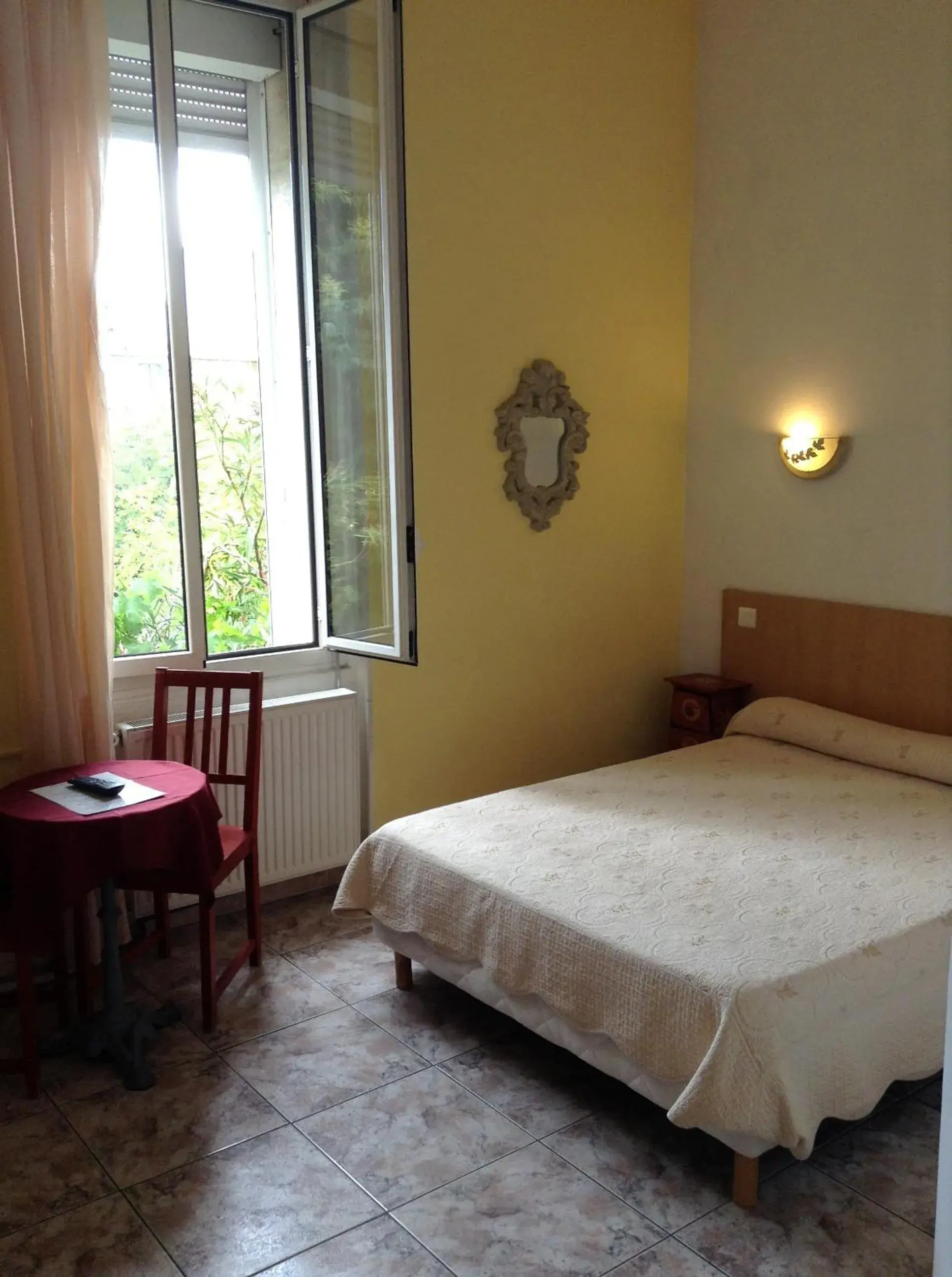 Bed in Hotel Acapulco Bed in Hotel Acapulco