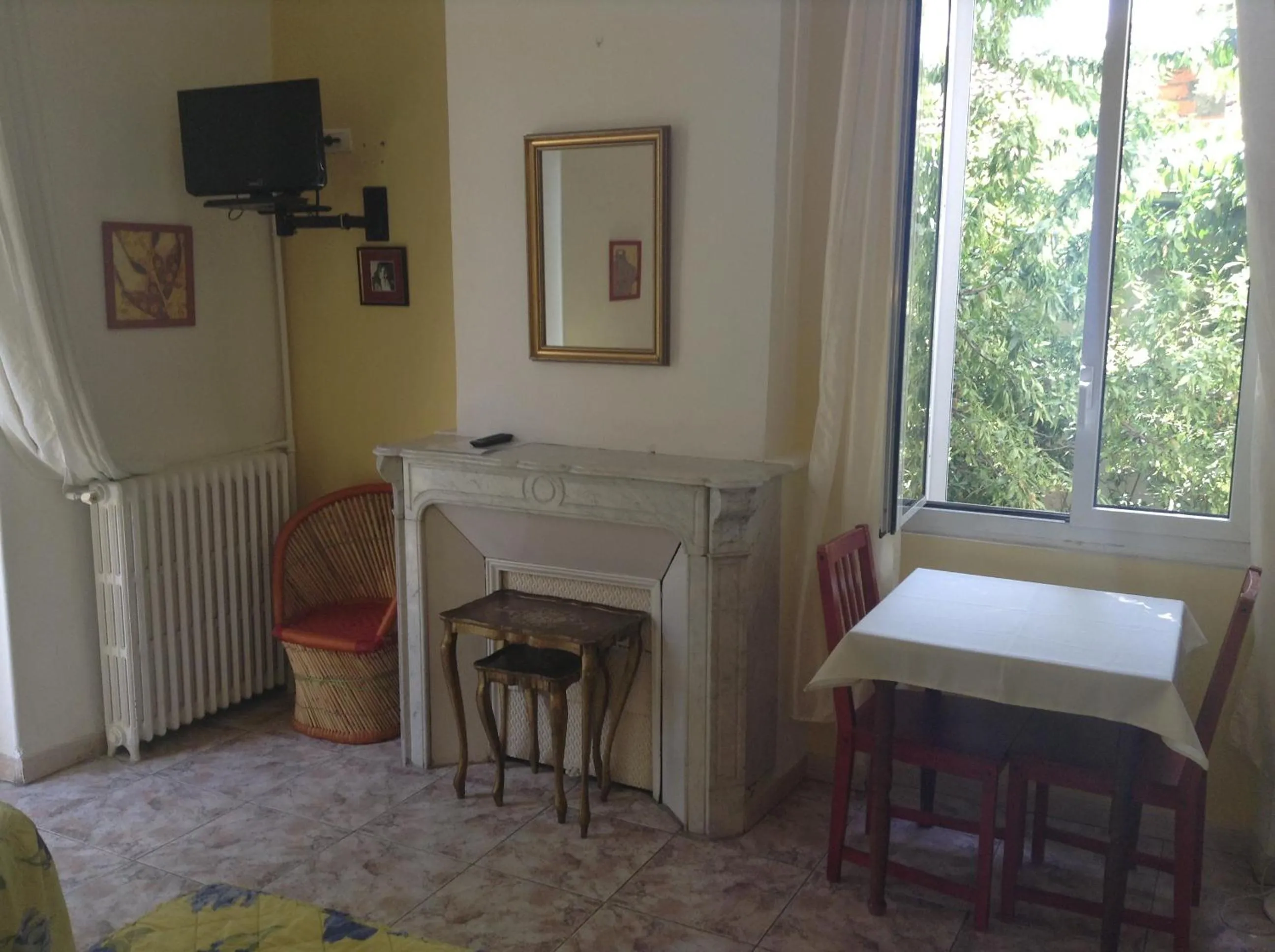 Decorative detail in Hotel Acapulco