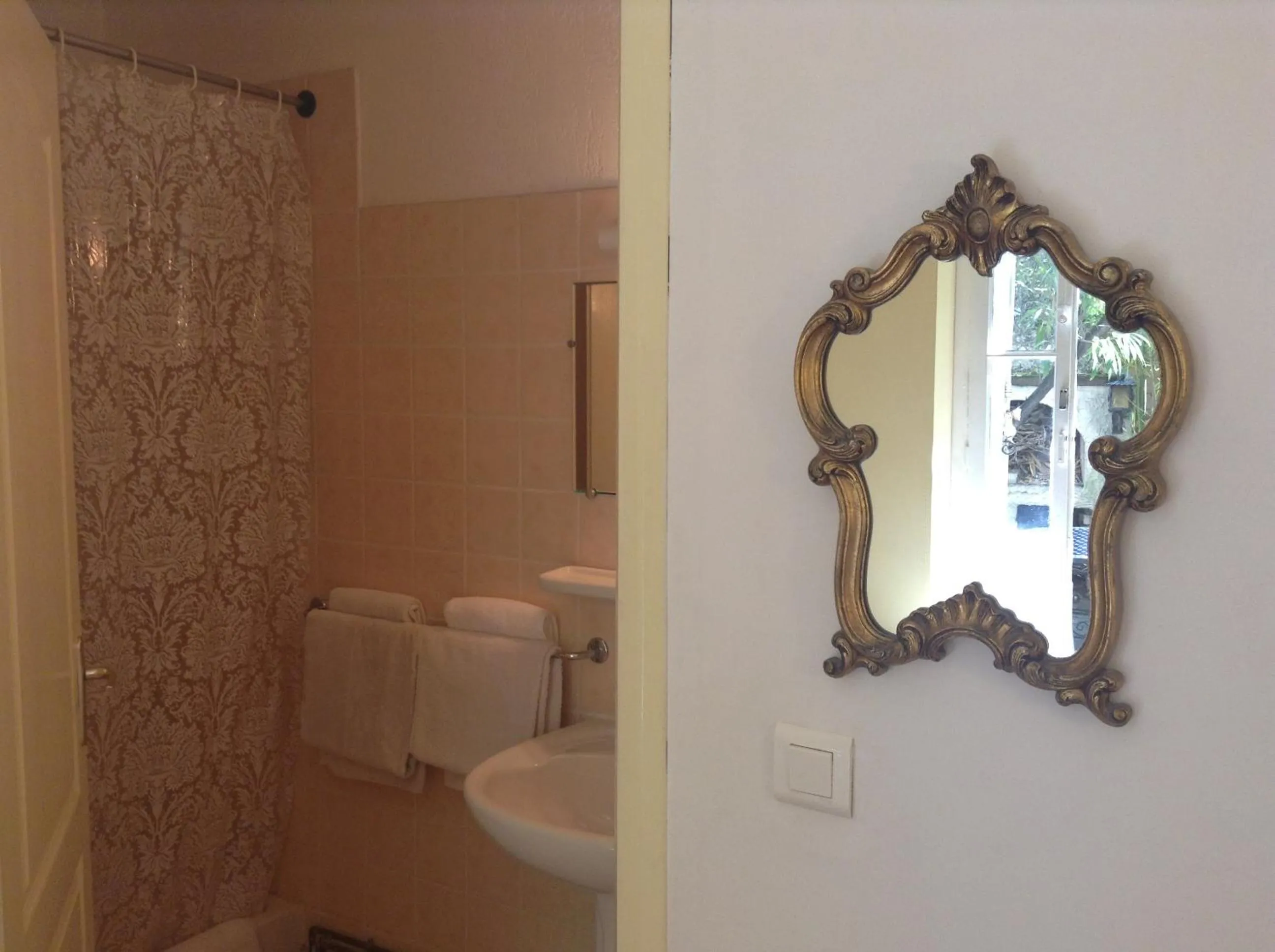 Decorative detail in Hotel Acapulco