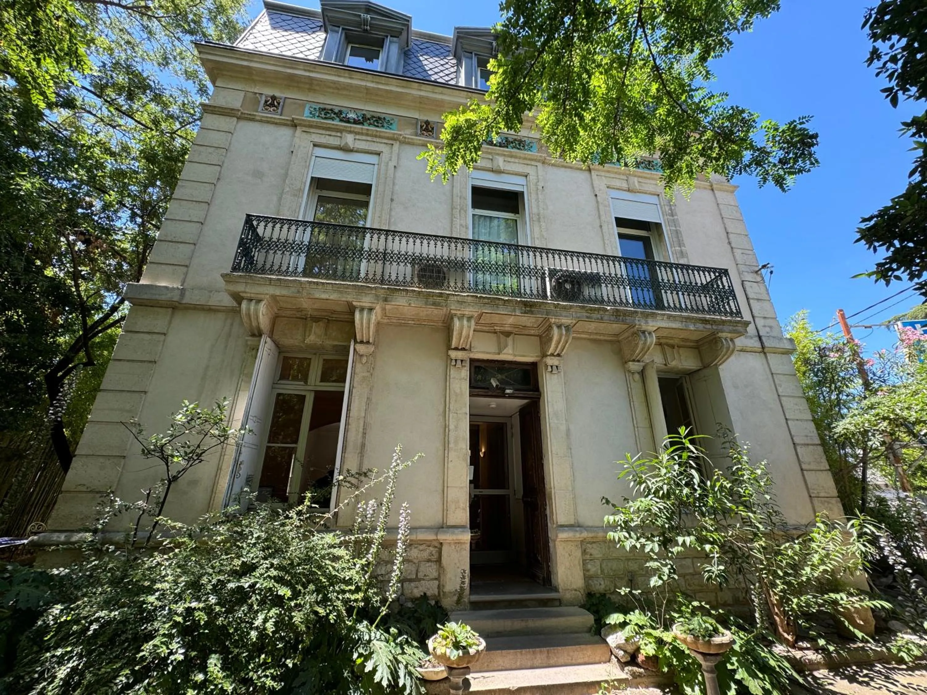 Property building in Hotel Acapulco