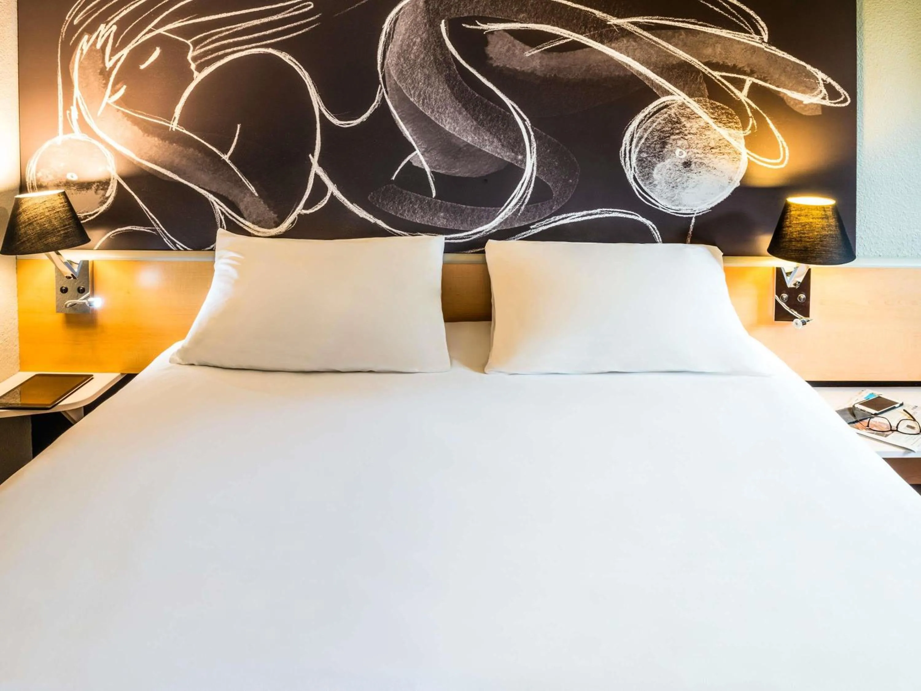 Bedroom, Bed in ibis Bourg en Bresse