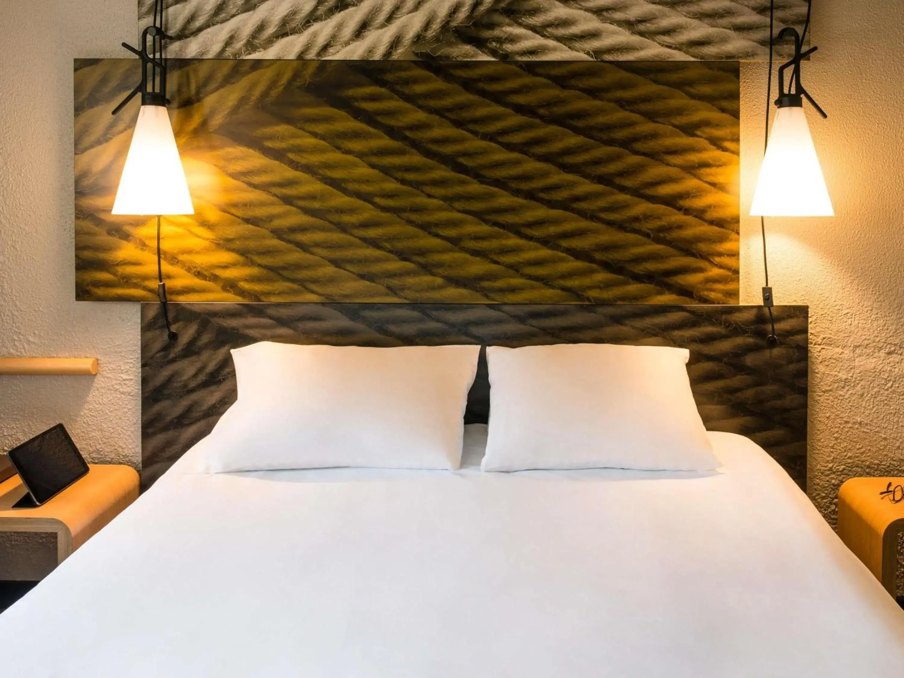 Bedroom, Bed in ibis Bourg en Bresse Bedroom, Bed in ibis Bourg en Bresse