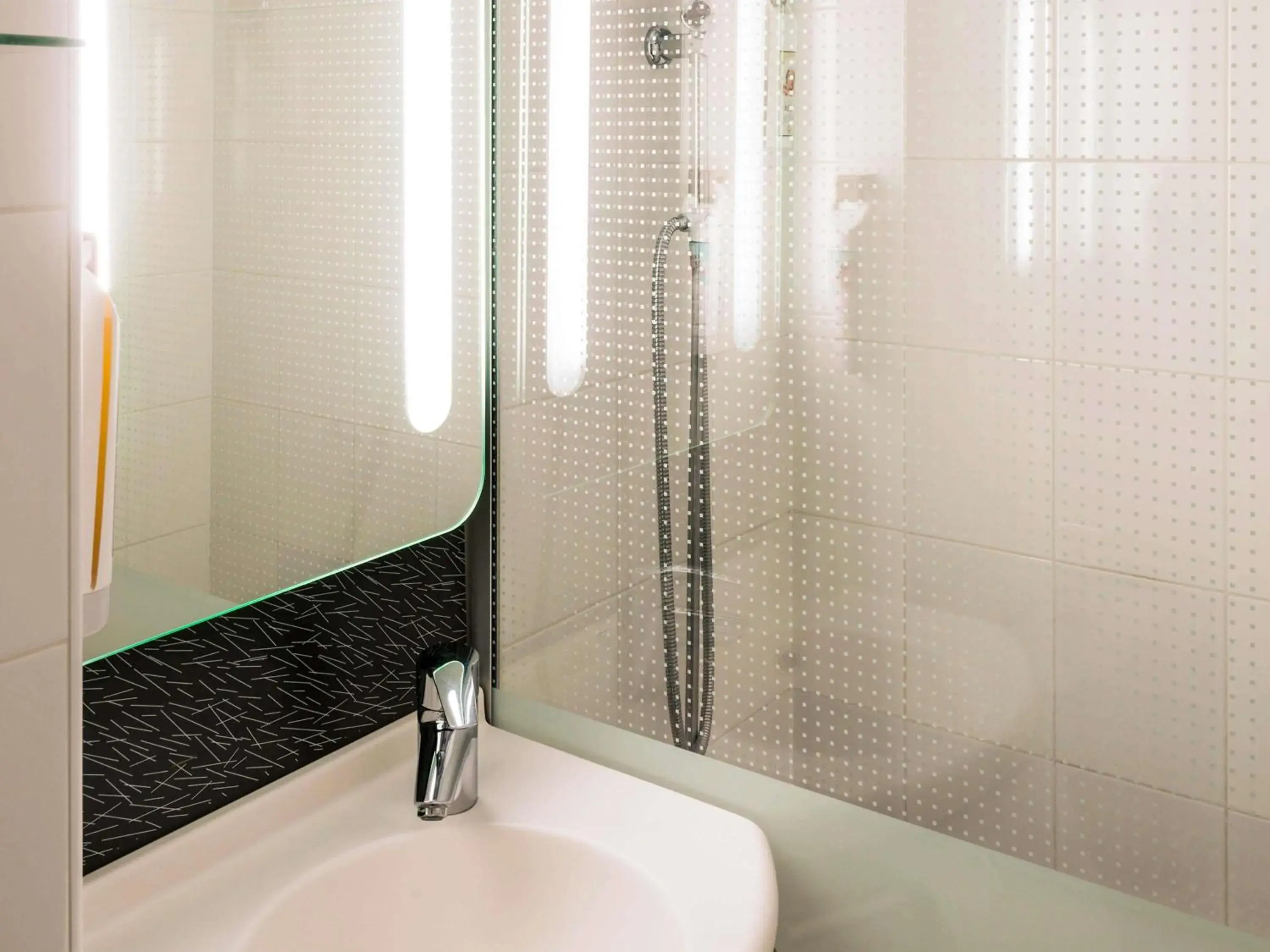 Bedroom in ibis Bourg en Bresse Bedroom in ibis Bourg en Bresse