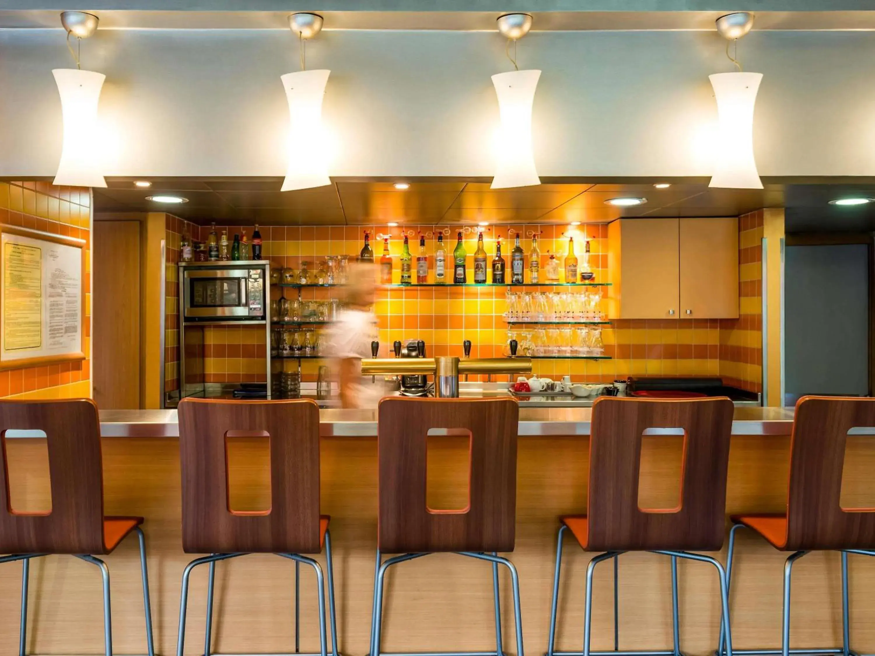 Lounge or bar in ibis Bourg en Bresse Lounge or bar in ibis Bourg en Bresse