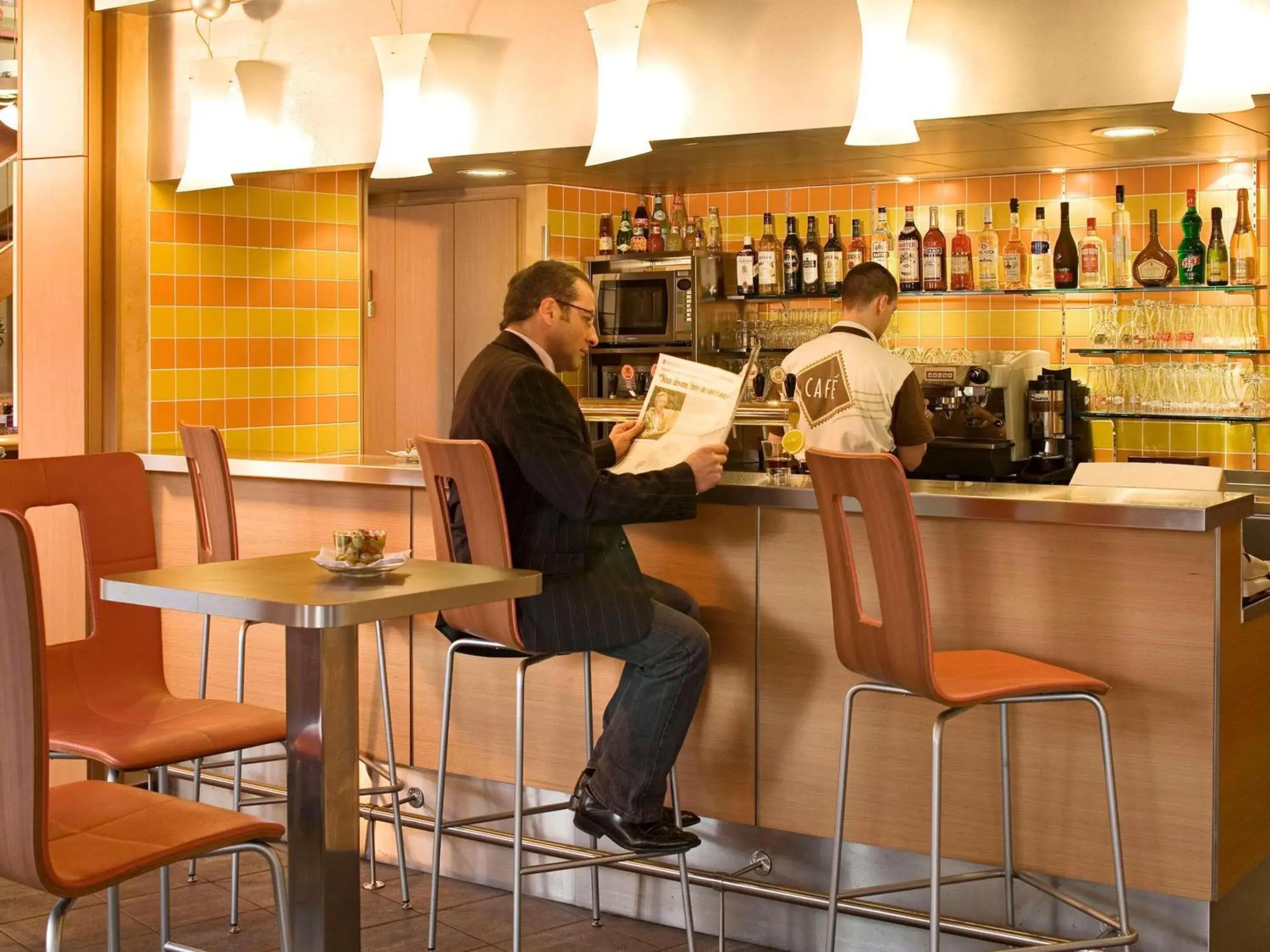Lounge or bar in ibis Bourg en Bresse Lounge or bar in ibis Bourg en Bresse