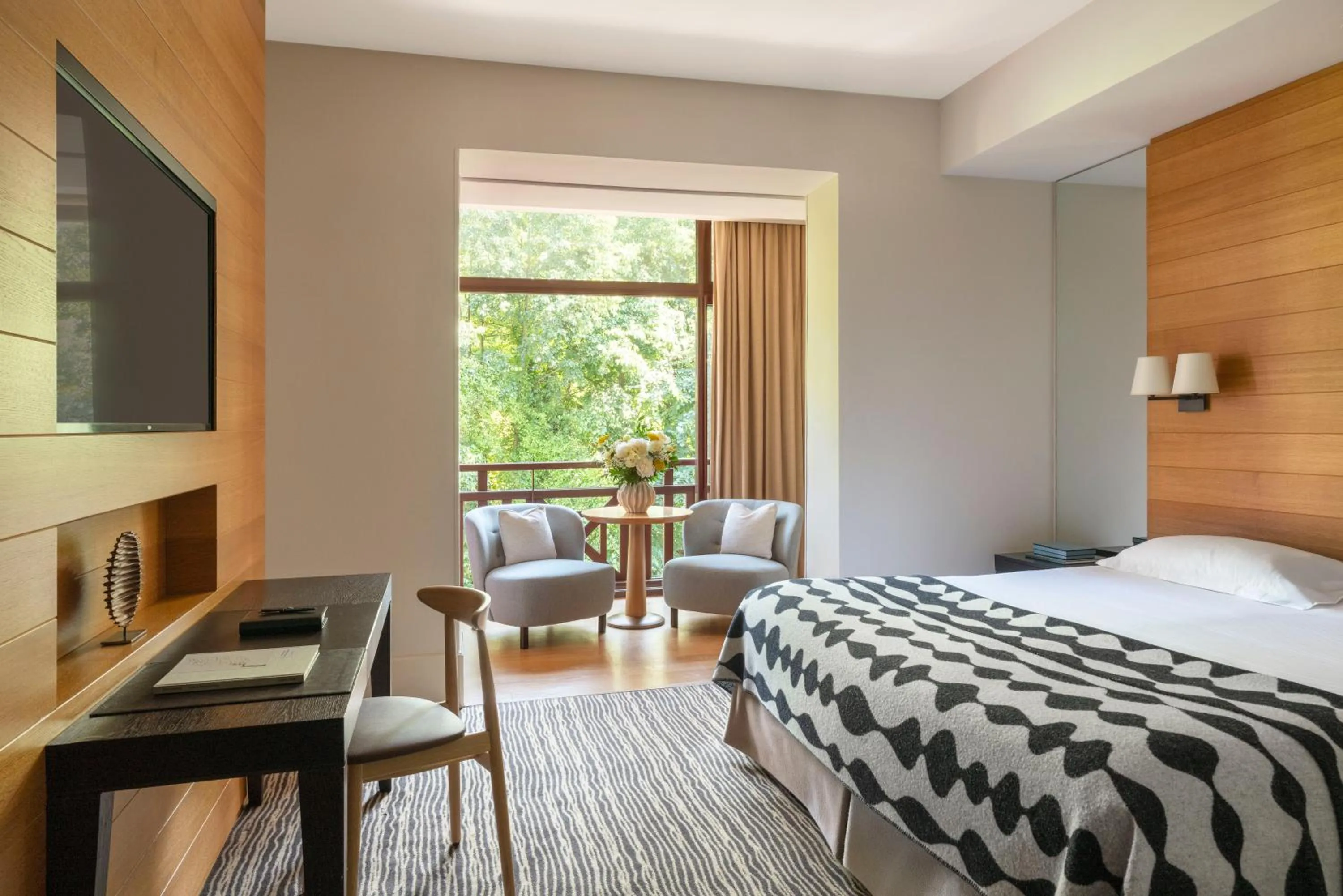 Photo of the whole room, Bed in Hôtel Ermitage