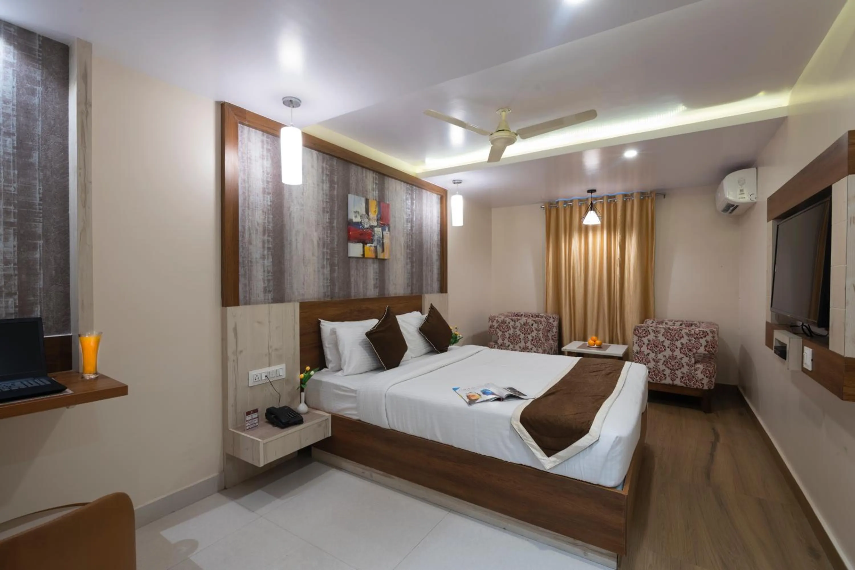 Photo of the whole room, Bed in Hotel Monarch International