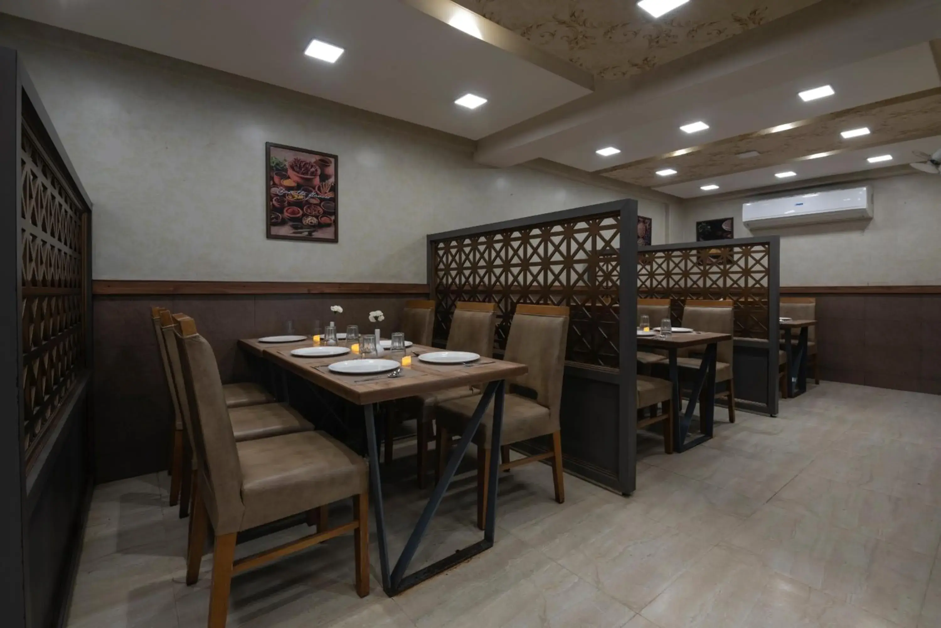 Restaurant/places to eat in Hotel Monarch International Restaurant/places to eat in Hotel Monarch International