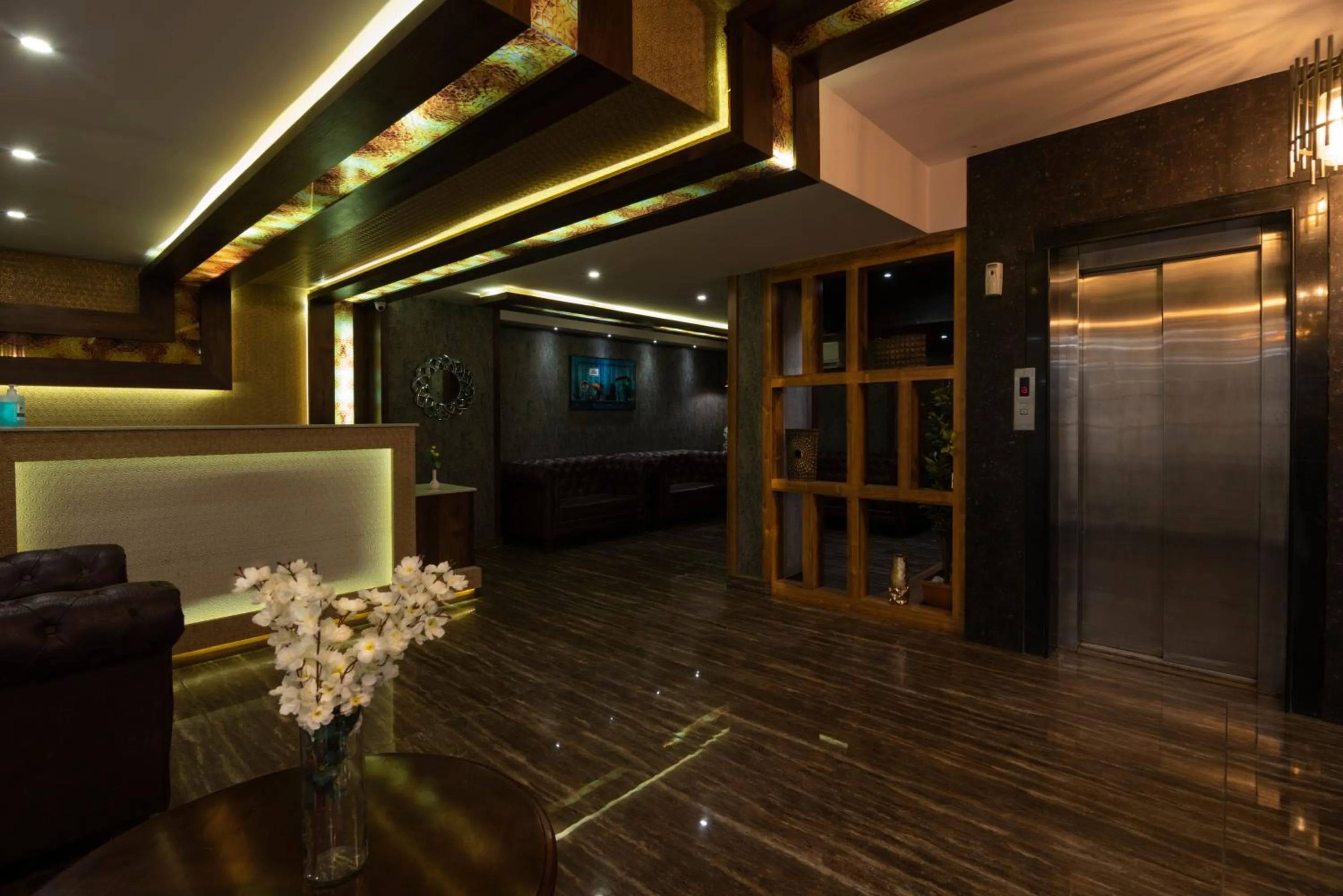 Lobby or reception in Hotel Monarch International
