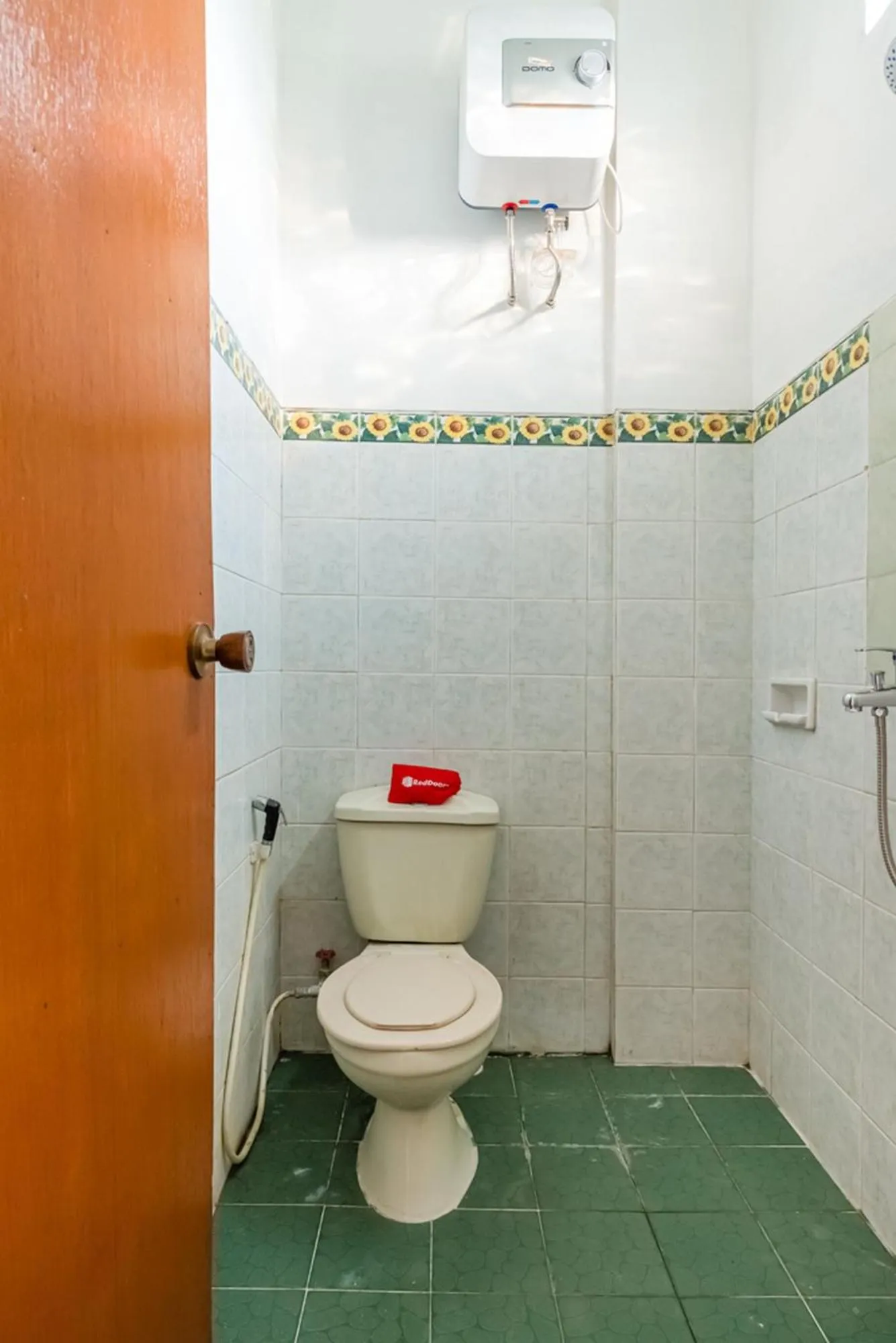 Bathroom in RedDoorz Syariah near Gor Ken Arok