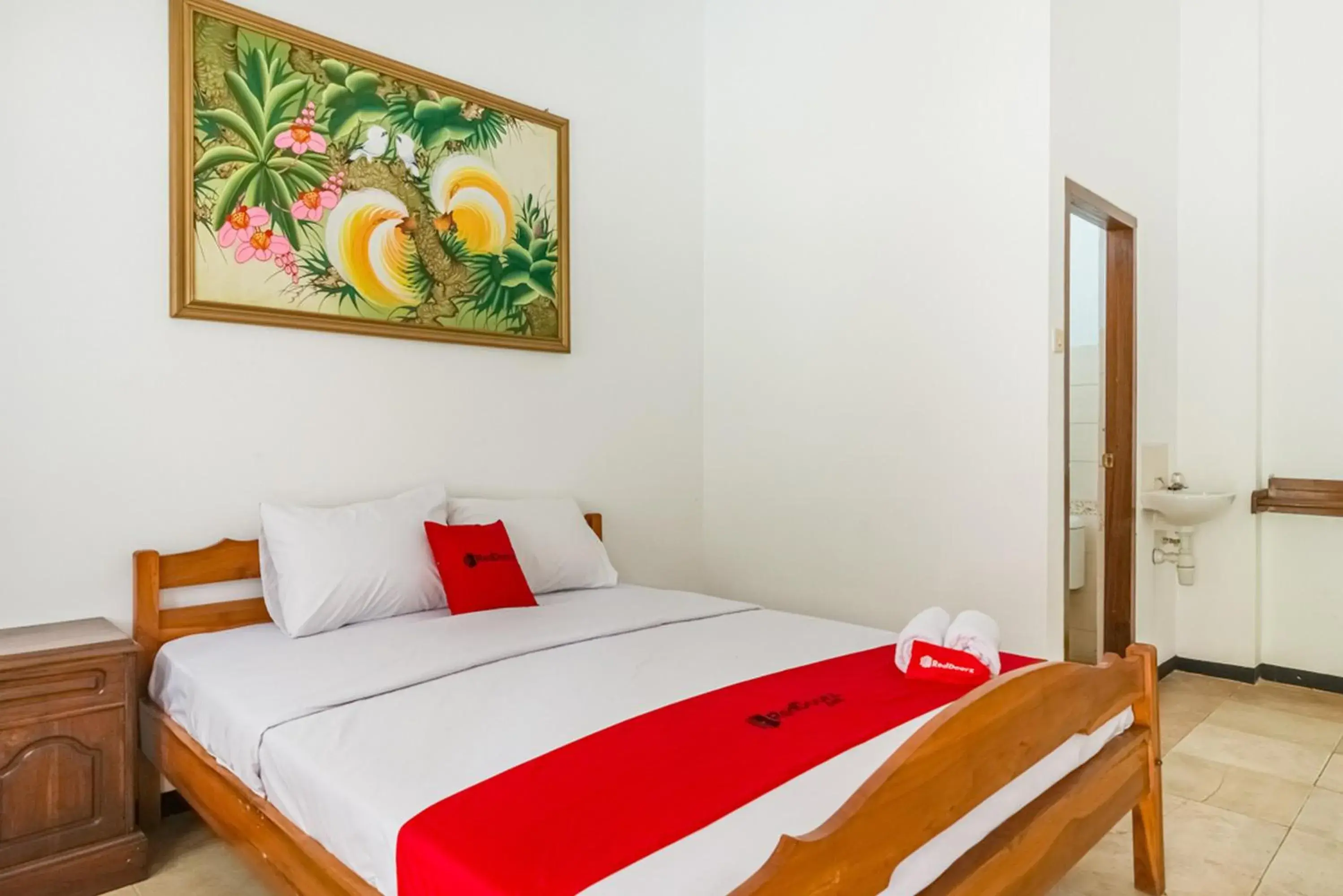 Bedroom, Bed in RedDoorz Syariah near Gor Ken Arok Bedroom, Bed in RedDoorz Syariah near Gor Ken Arok