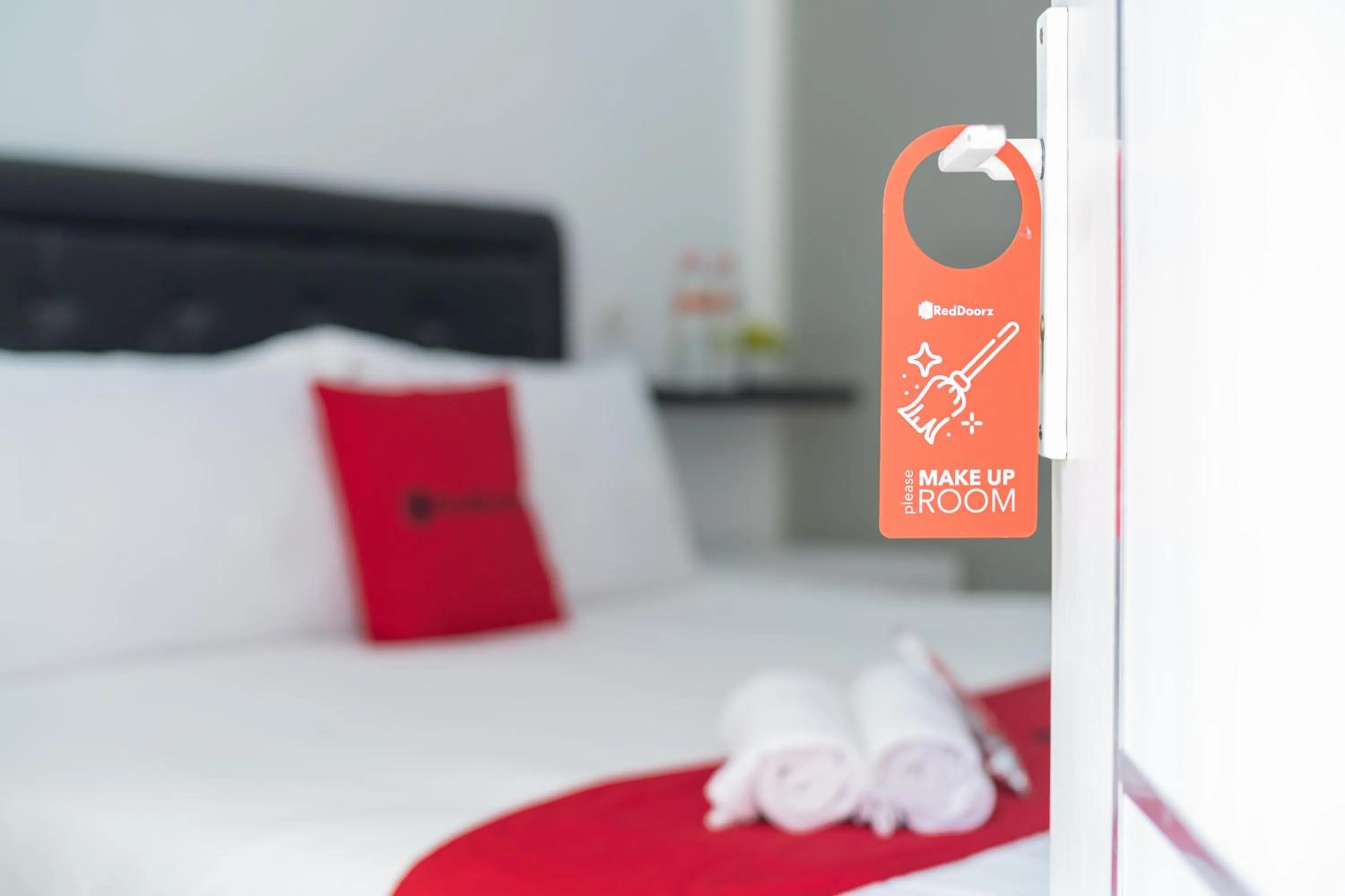 Bedroom, Bed in RedDoorz Syariah At Winong Nganjuk