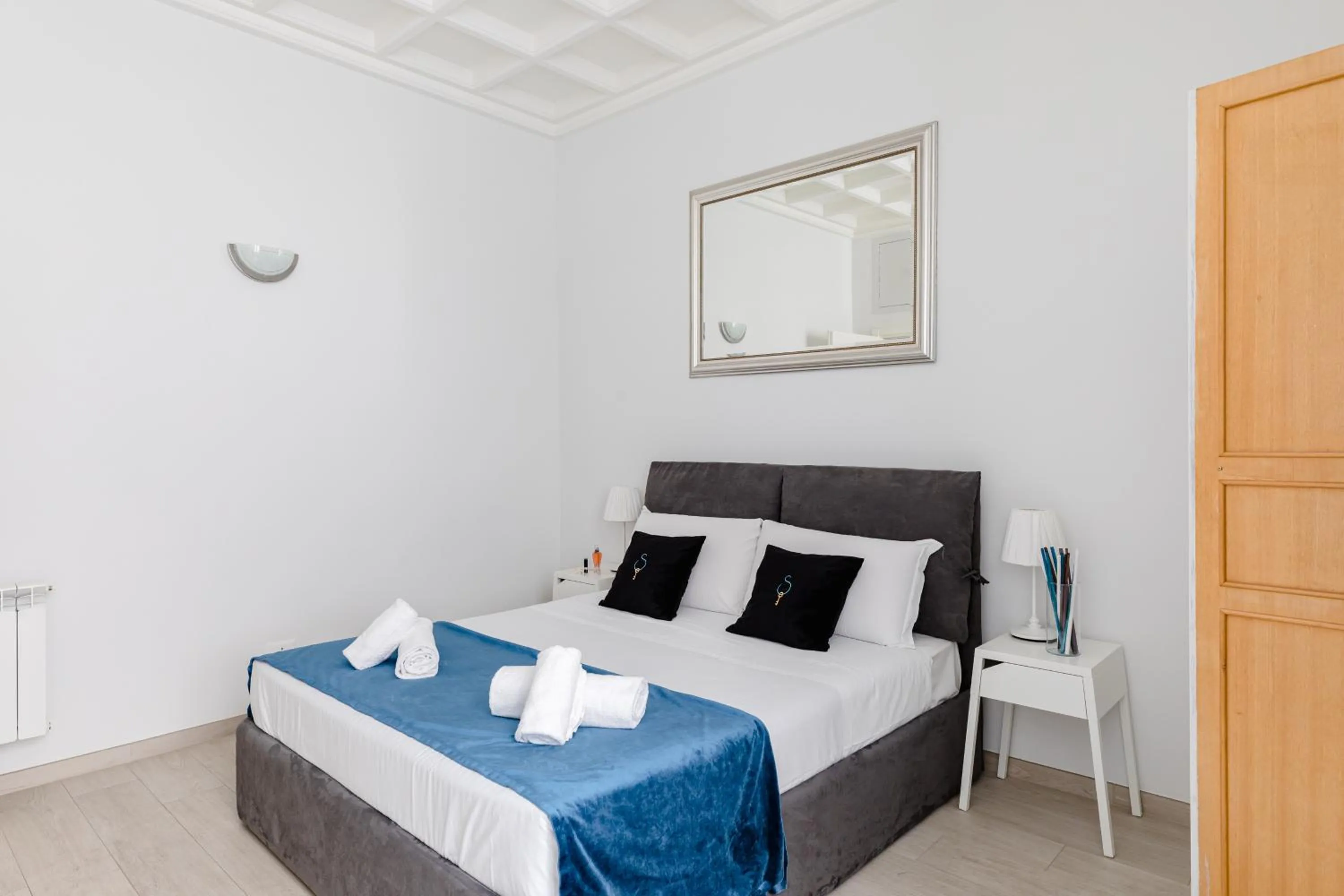 Photo of the whole room, Bed in A World Aparts - 61 Margutta