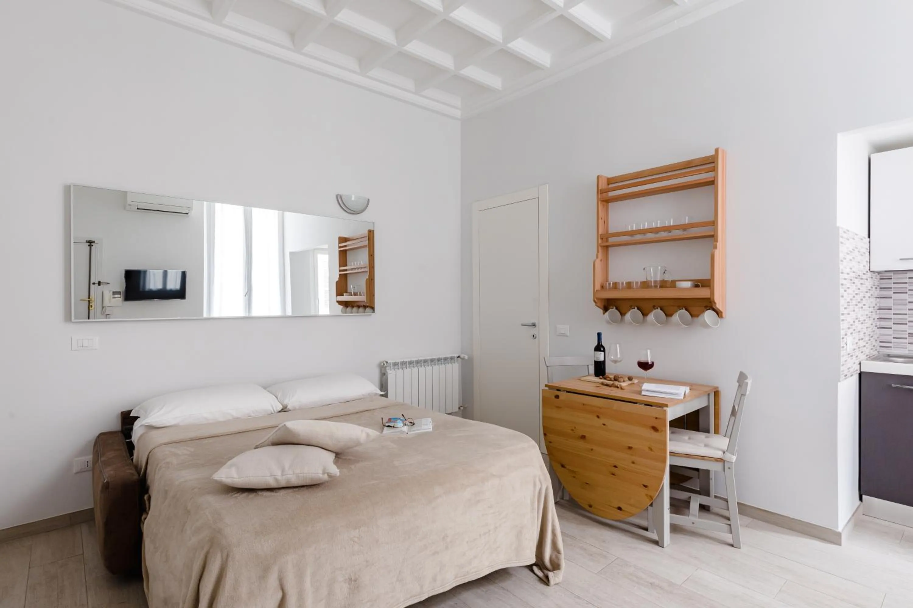 Living room, Bed in A World Aparts - 61 Margutta