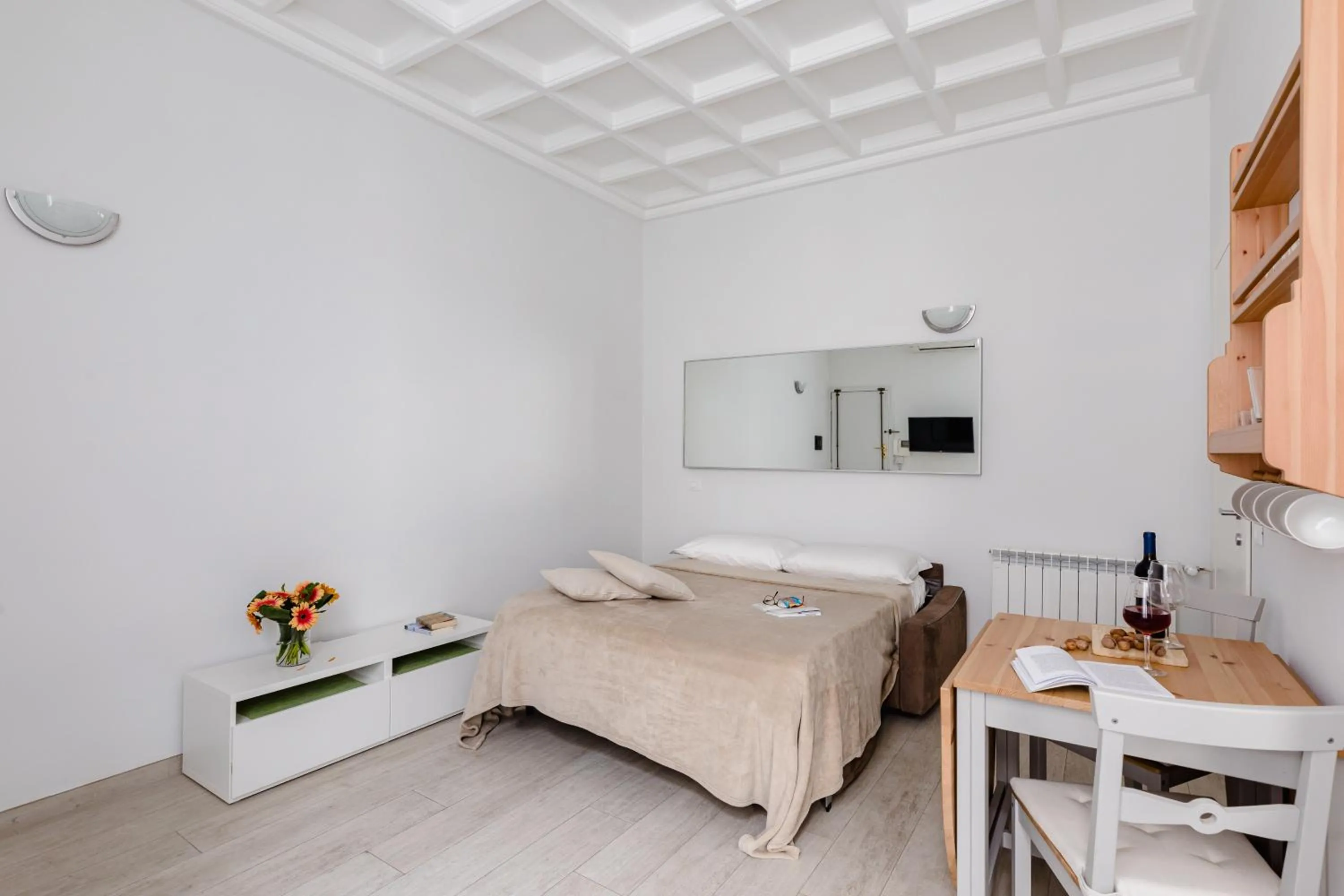 Living room, Bed in A World Aparts - 61 Margutta