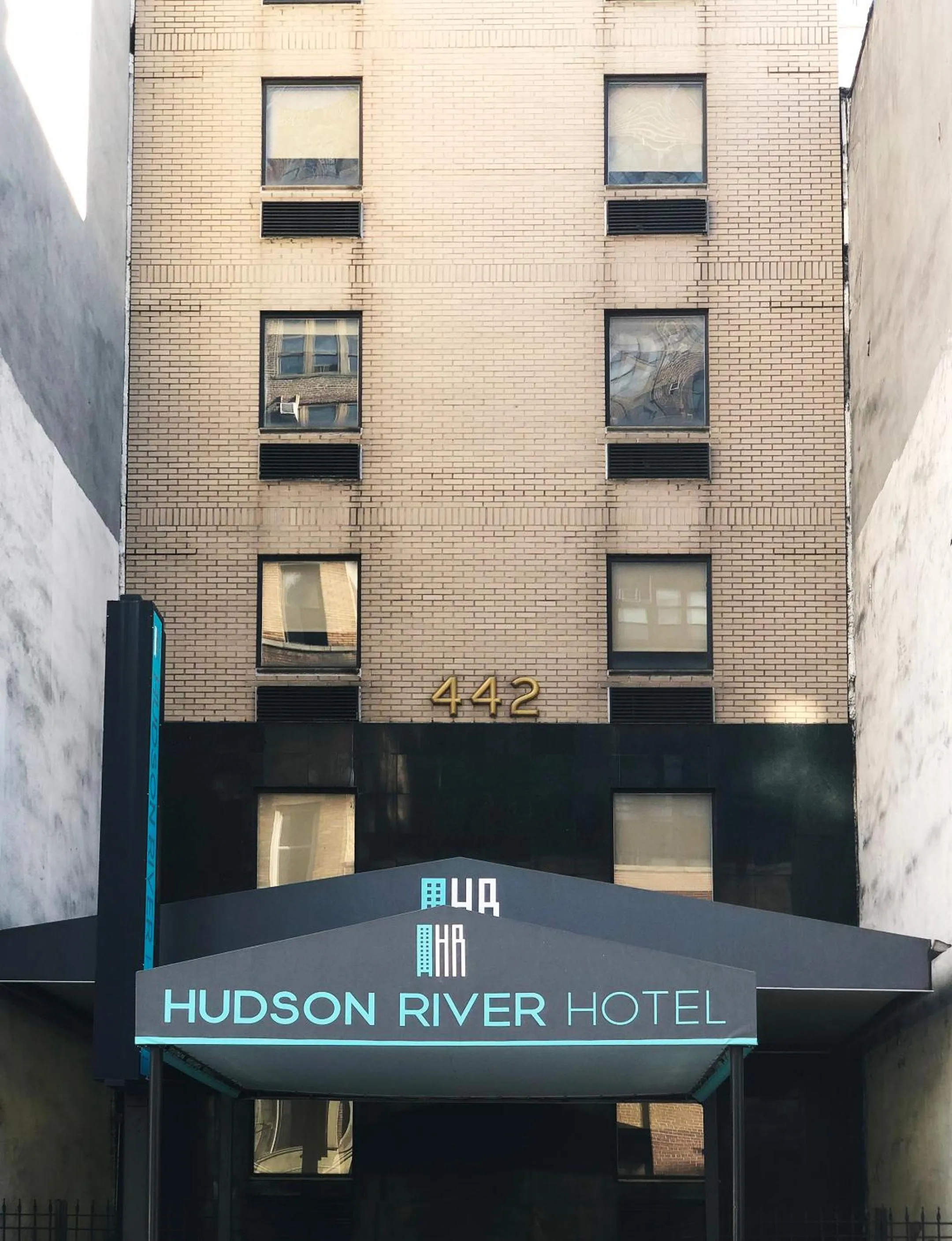 Facade/entrance in Hudson River Hotel