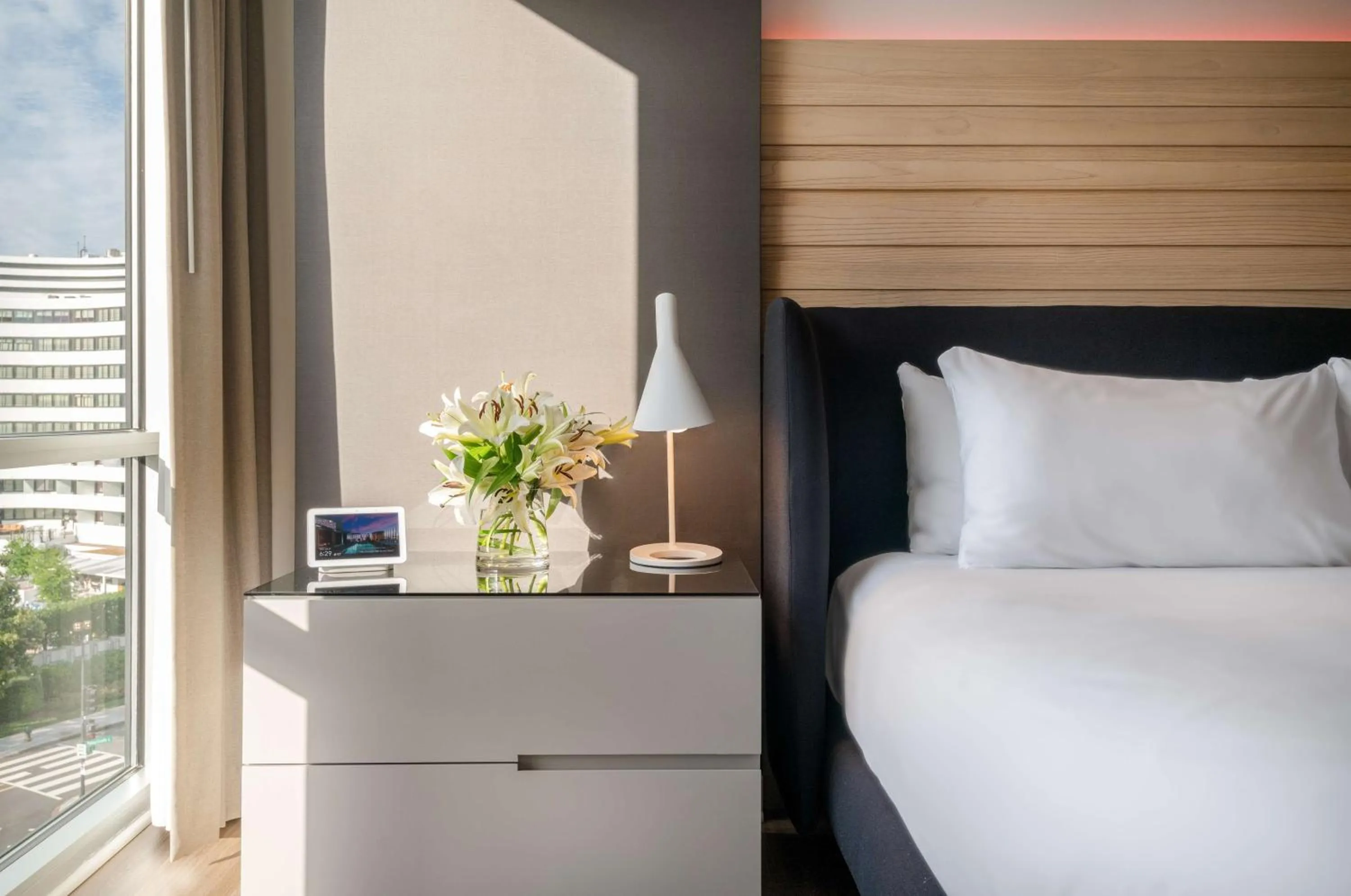 Property building, Bed in Hotel Zena Washington DC