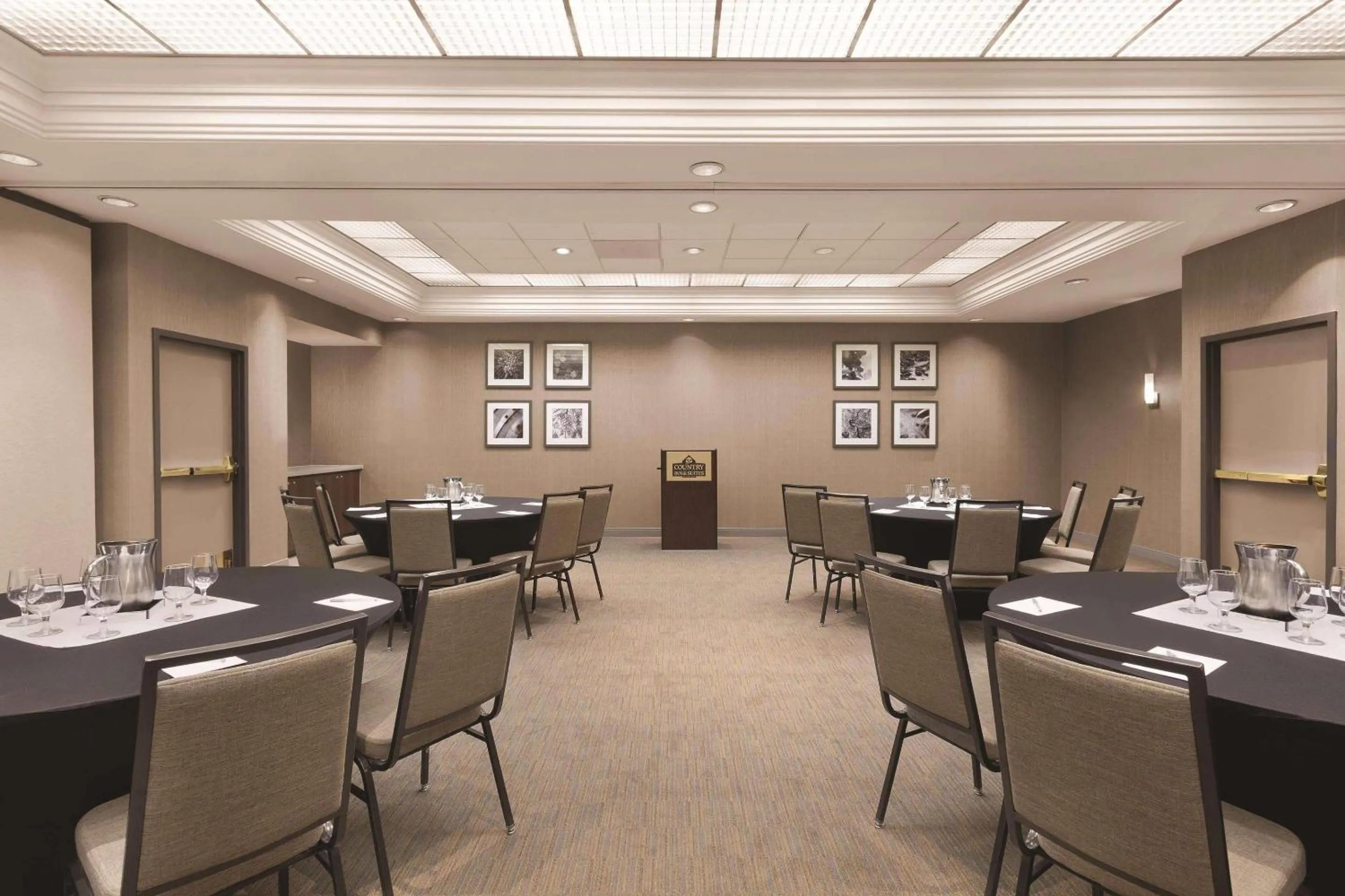 Meeting/conference room in Country Inn & Suites by Radisson, Seattle-Bothell, WA