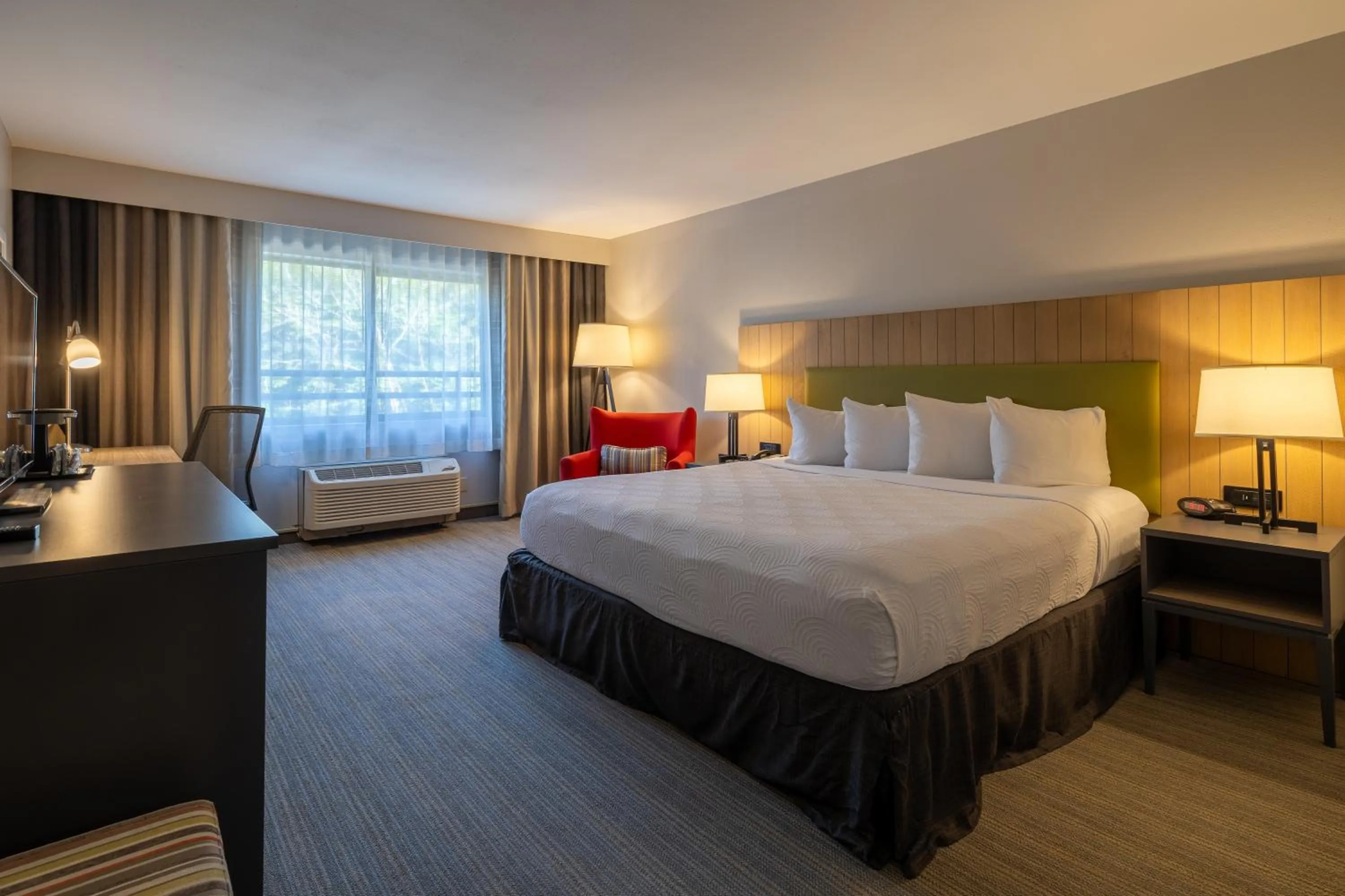 Photo of the whole room, Bed in Country Inn & Suites by Radisson, Seattle-Bothell, WA